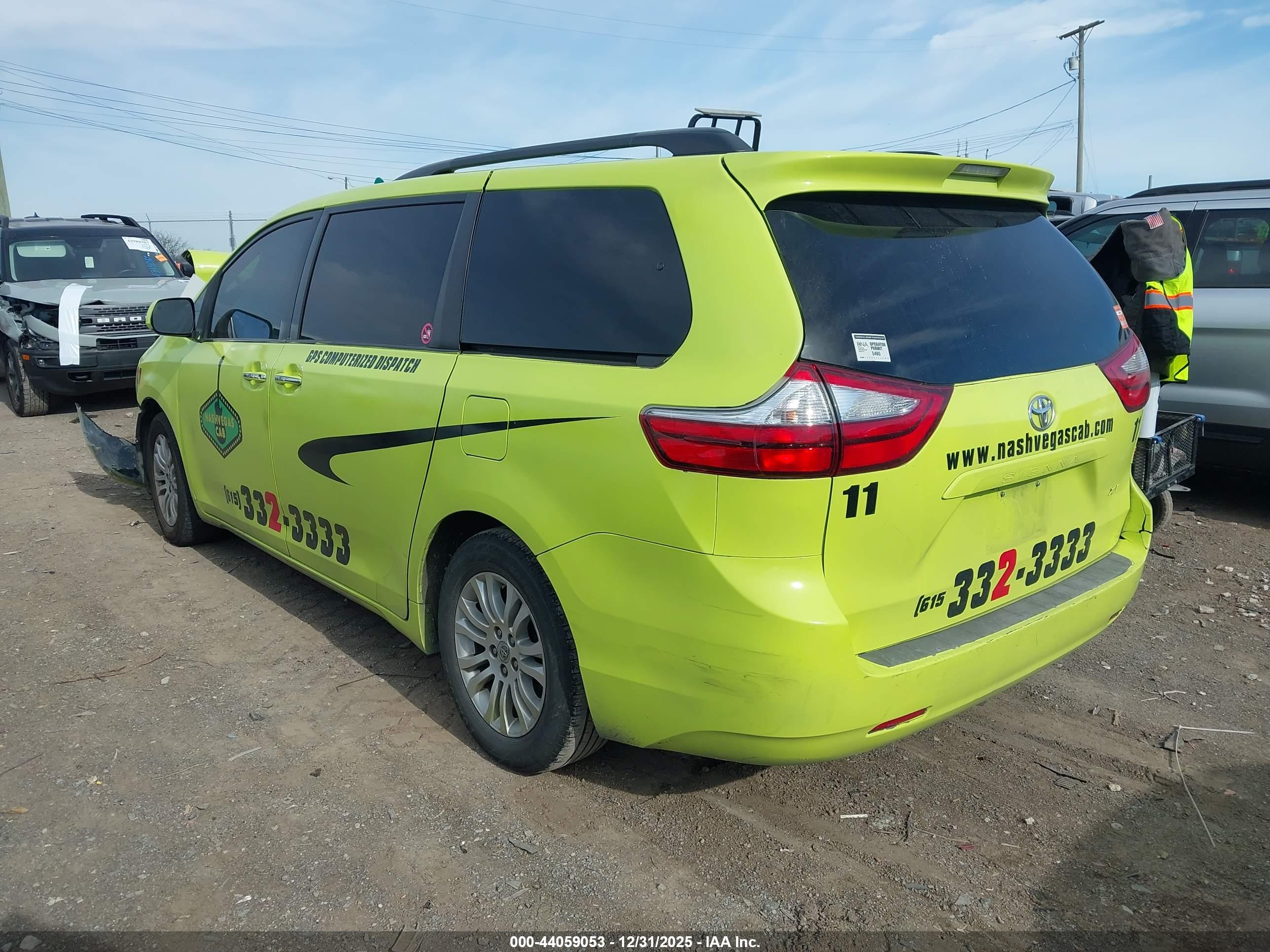 TOYOTA SIENNA image 3