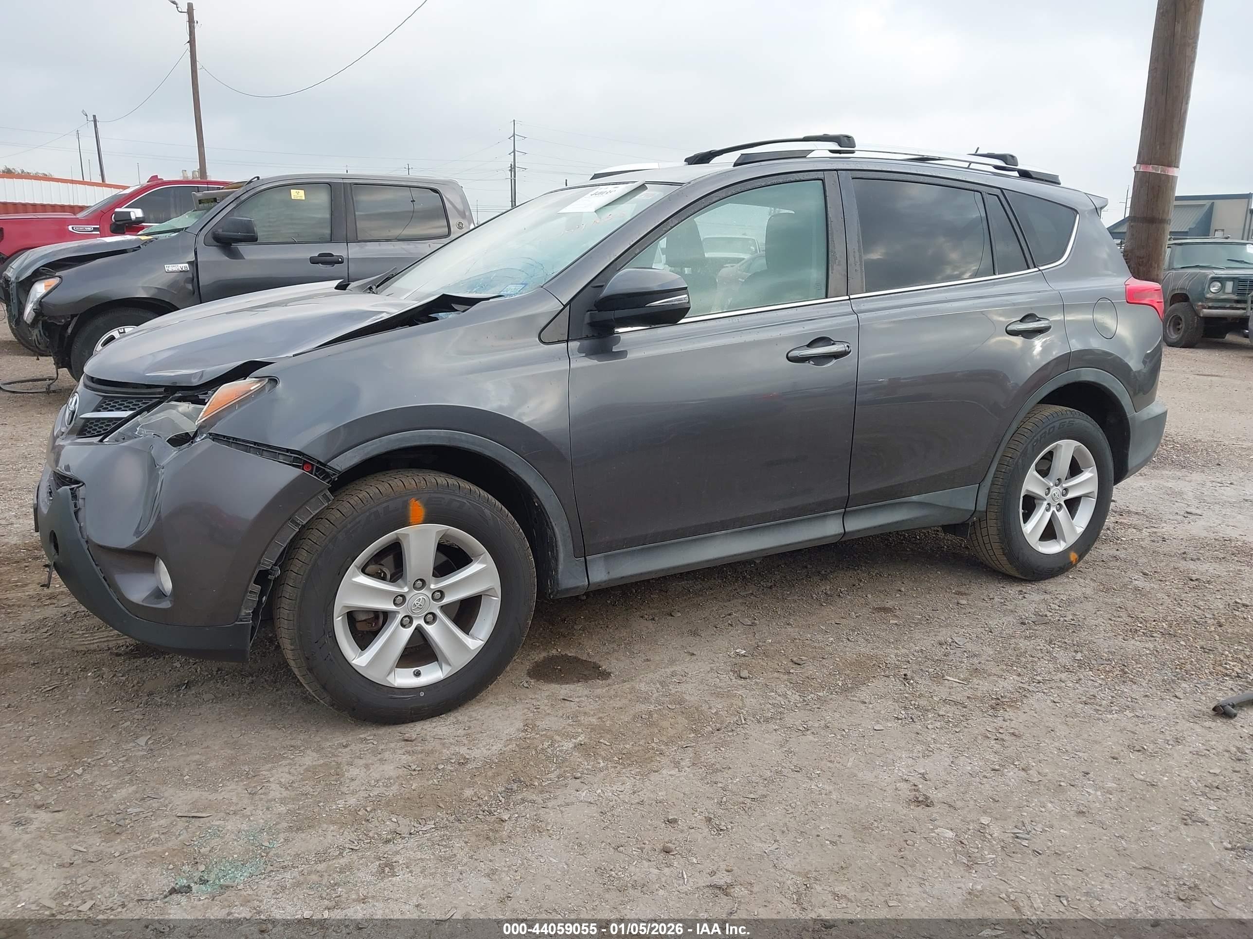 TOYOTA RAV4 image 2