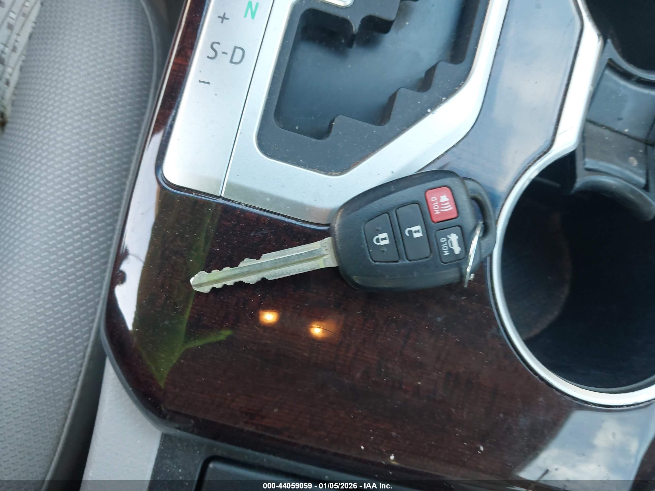 TOYOTA CAMRY image 11