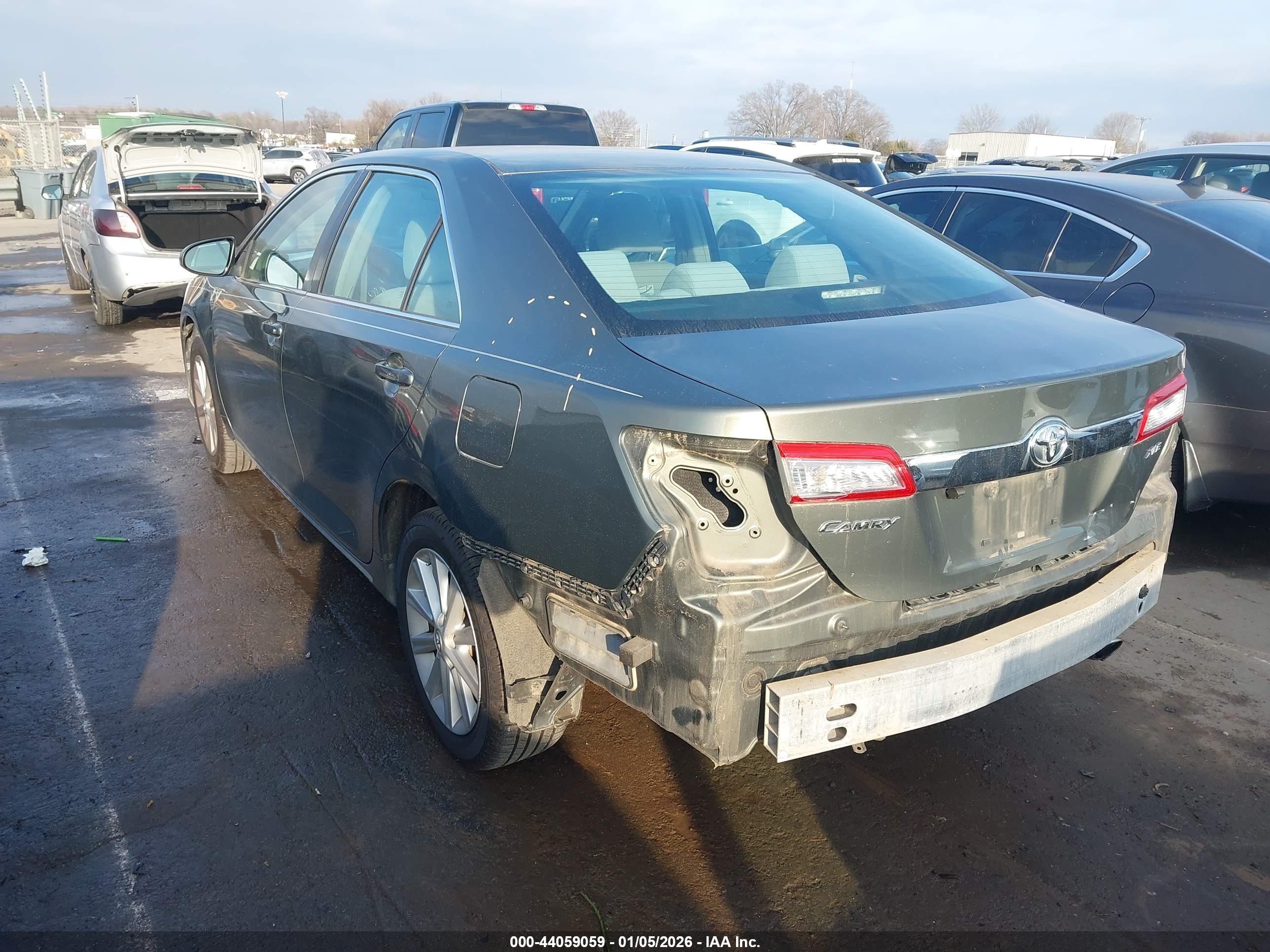 TOYOTA CAMRY image 3