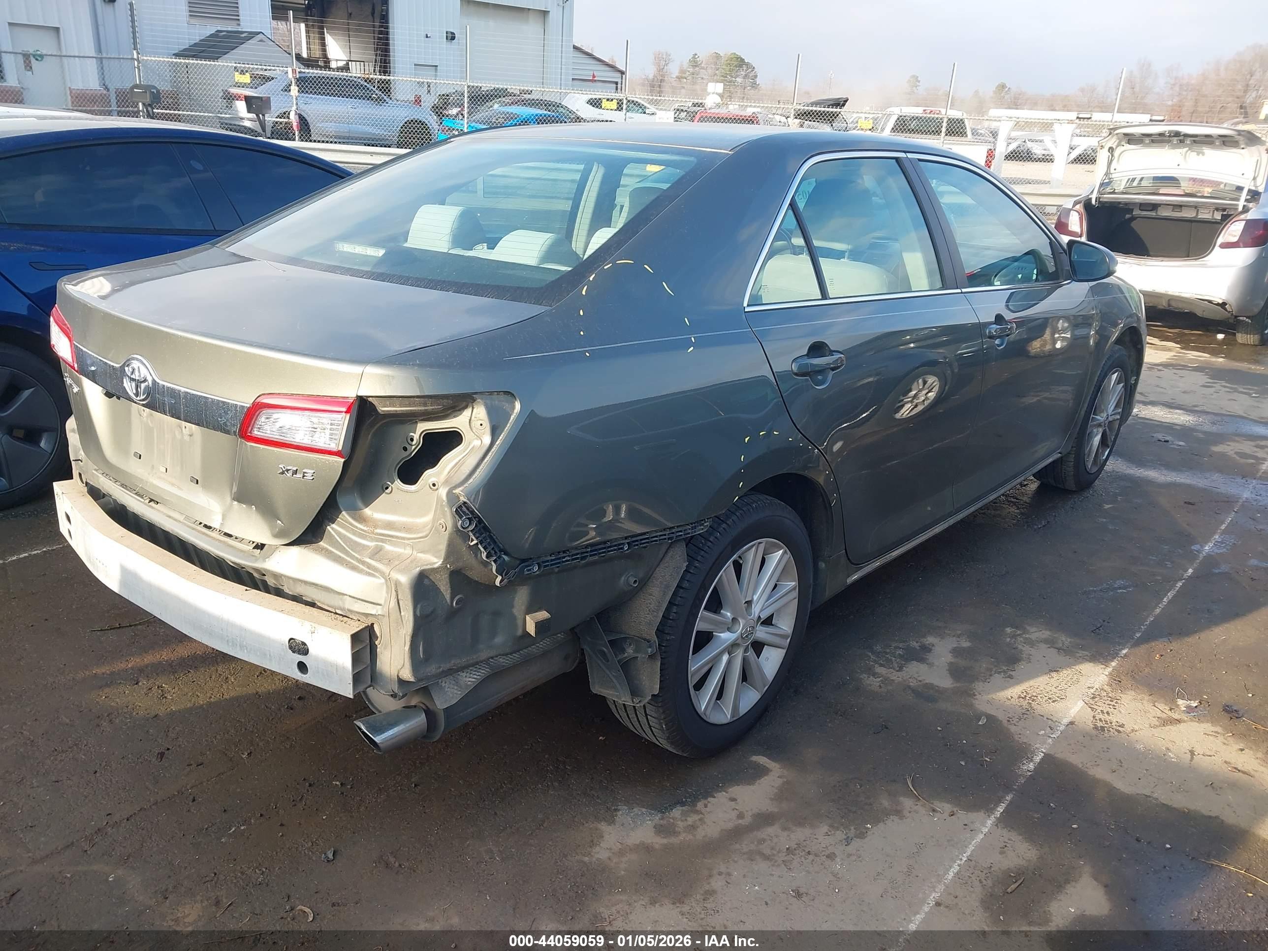 TOYOTA CAMRY image 4