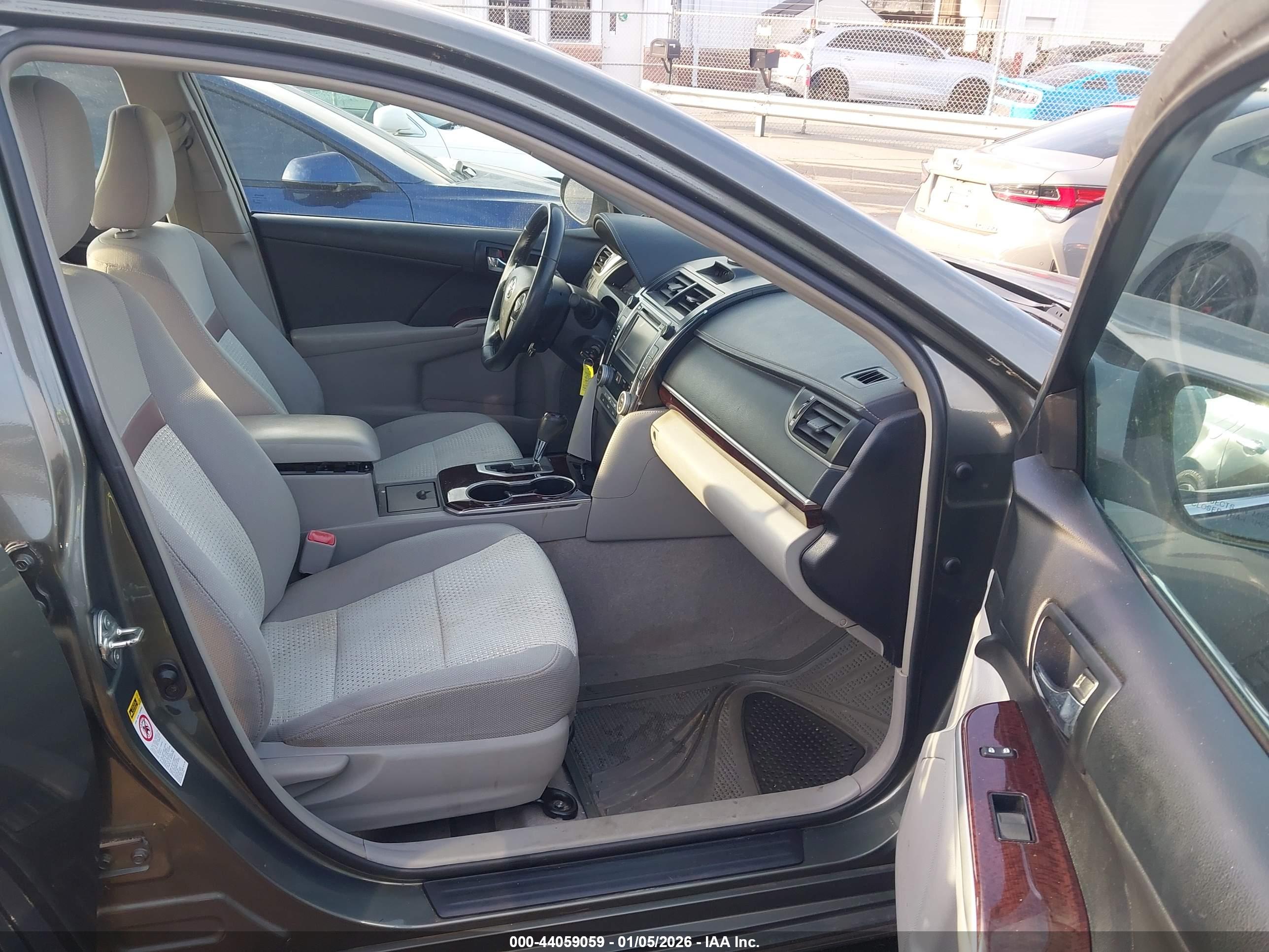 TOYOTA CAMRY image 5