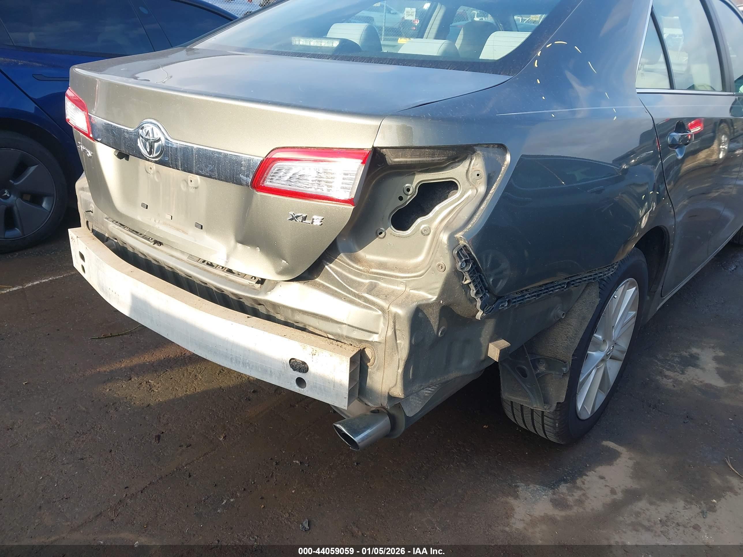 TOYOTA CAMRY image 6