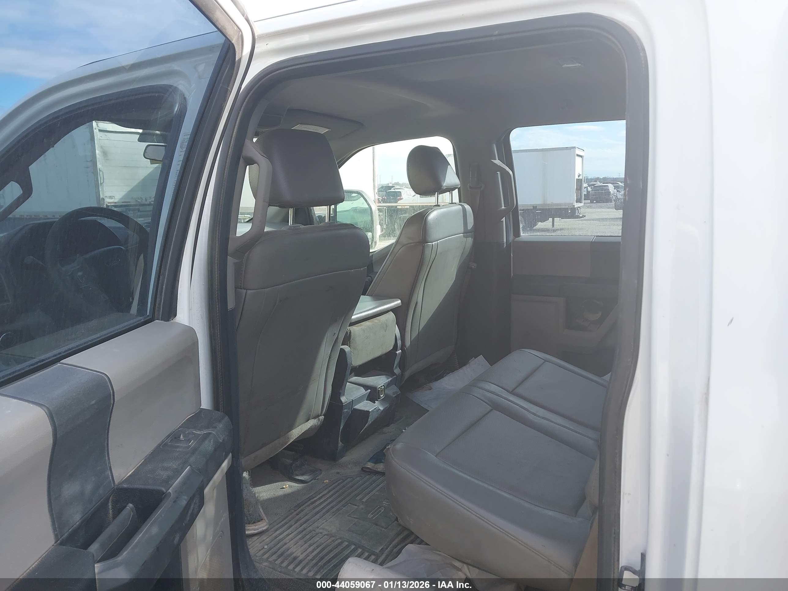FORD F-550 image 8