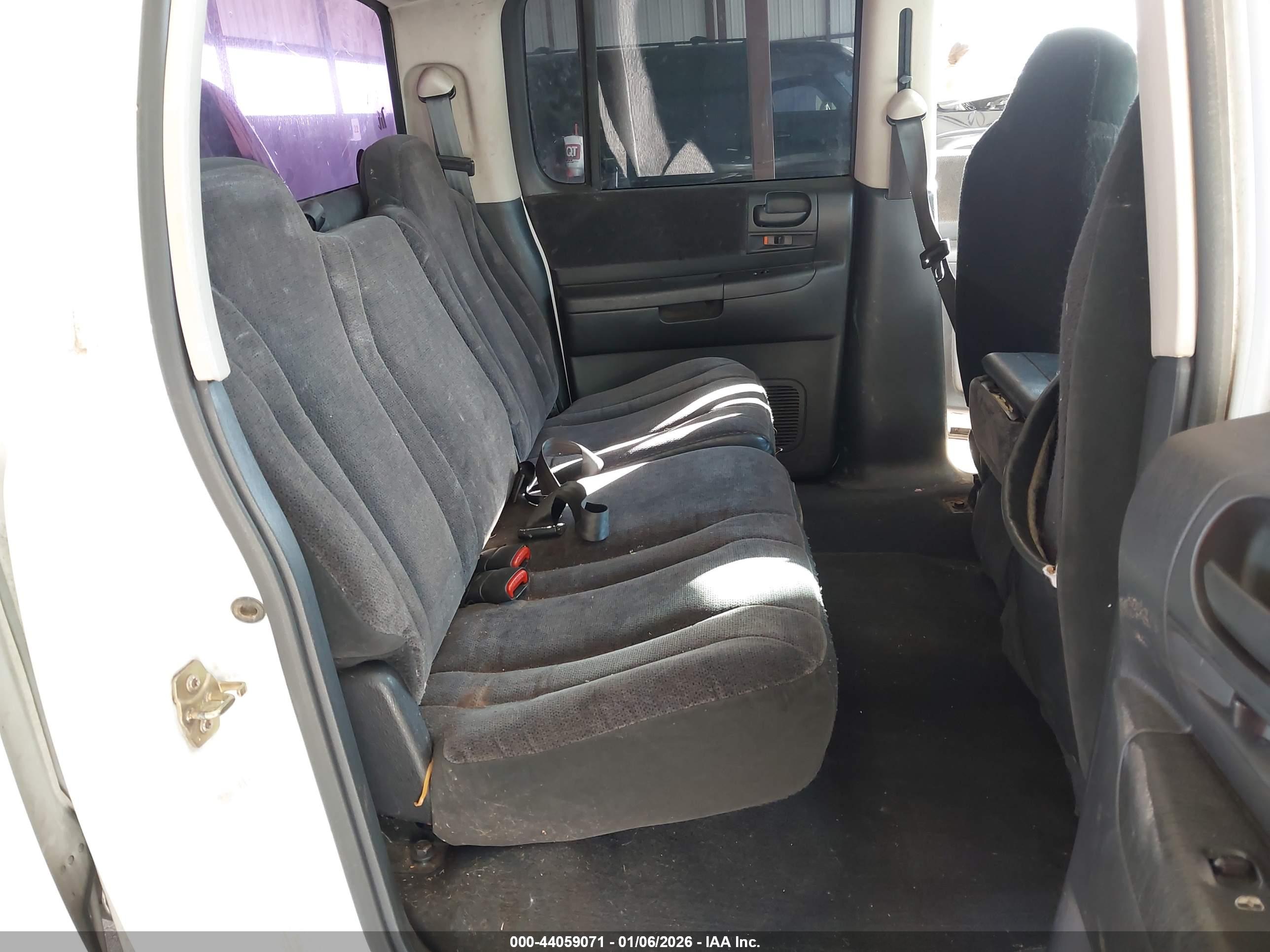 DODGE DAKOTA image 8
