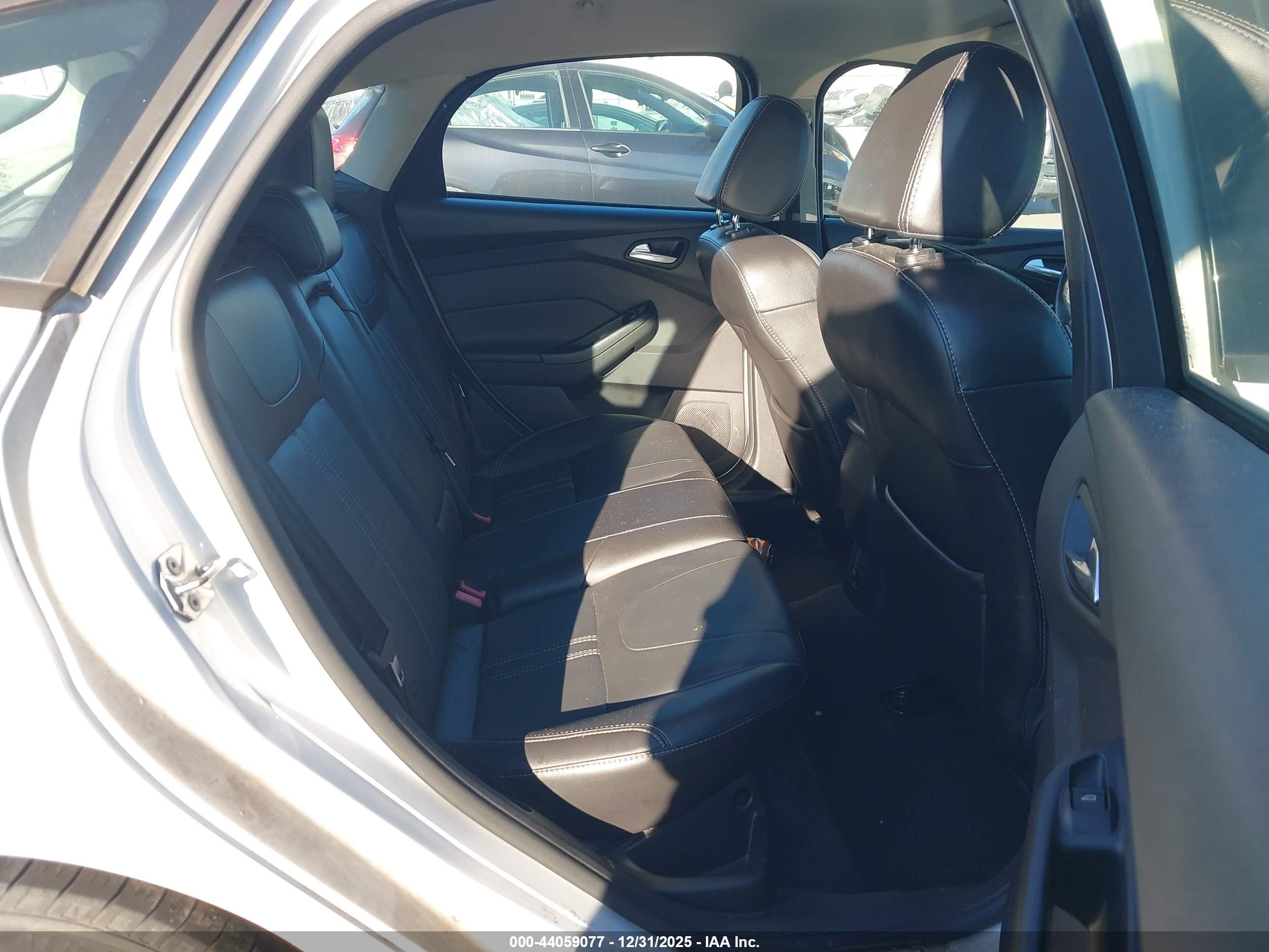 FORD FOCUS image 8