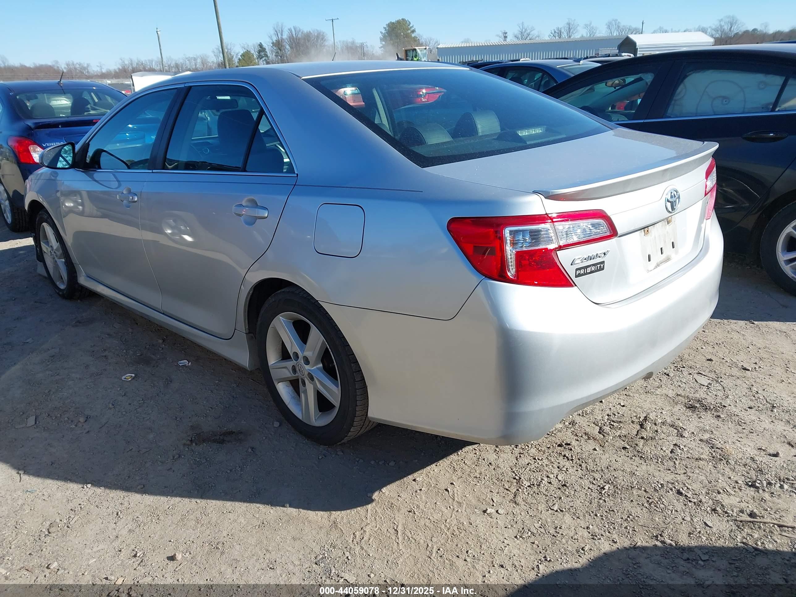 TOYOTA CAMRY image 3