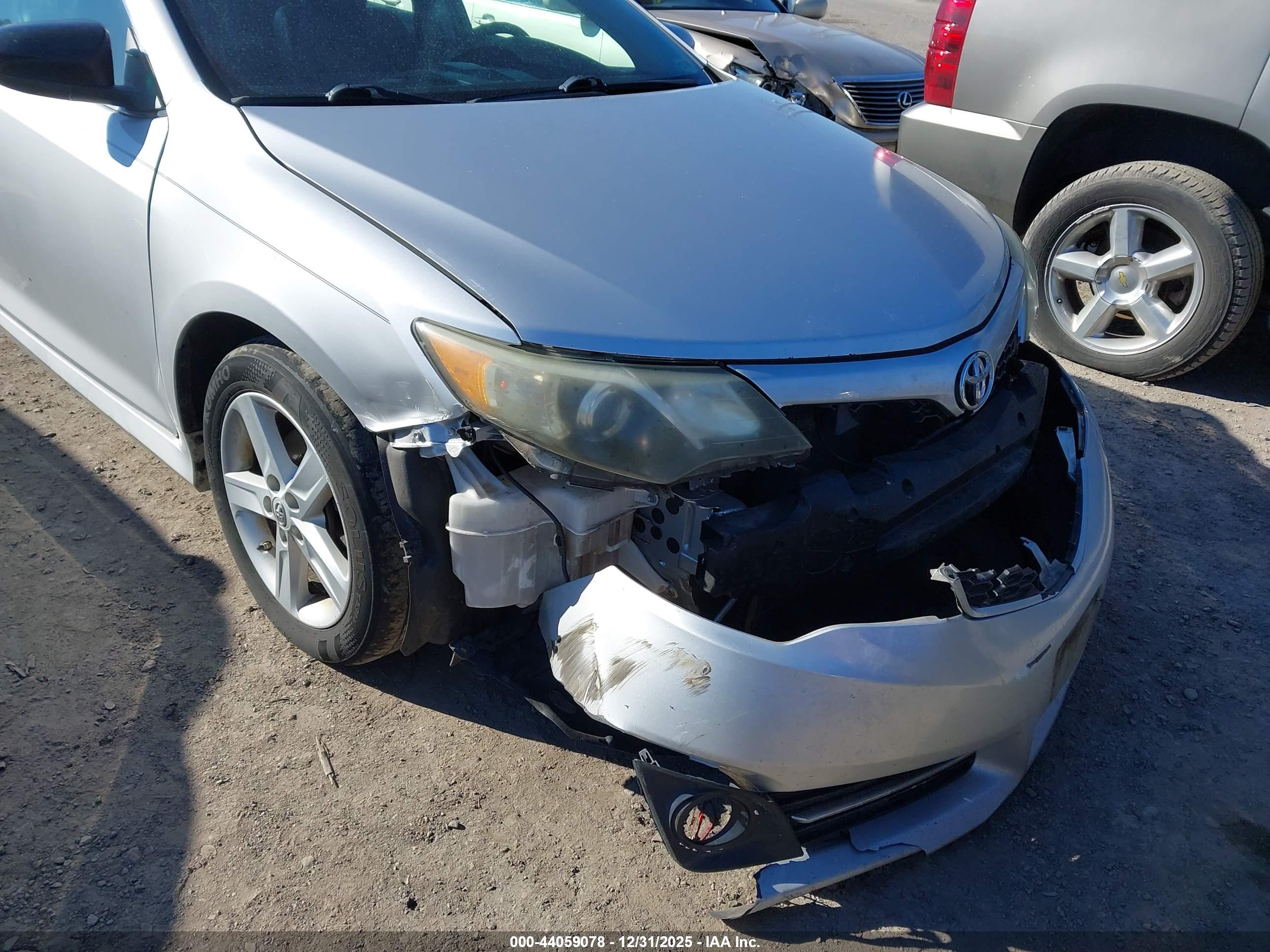 TOYOTA CAMRY image 6