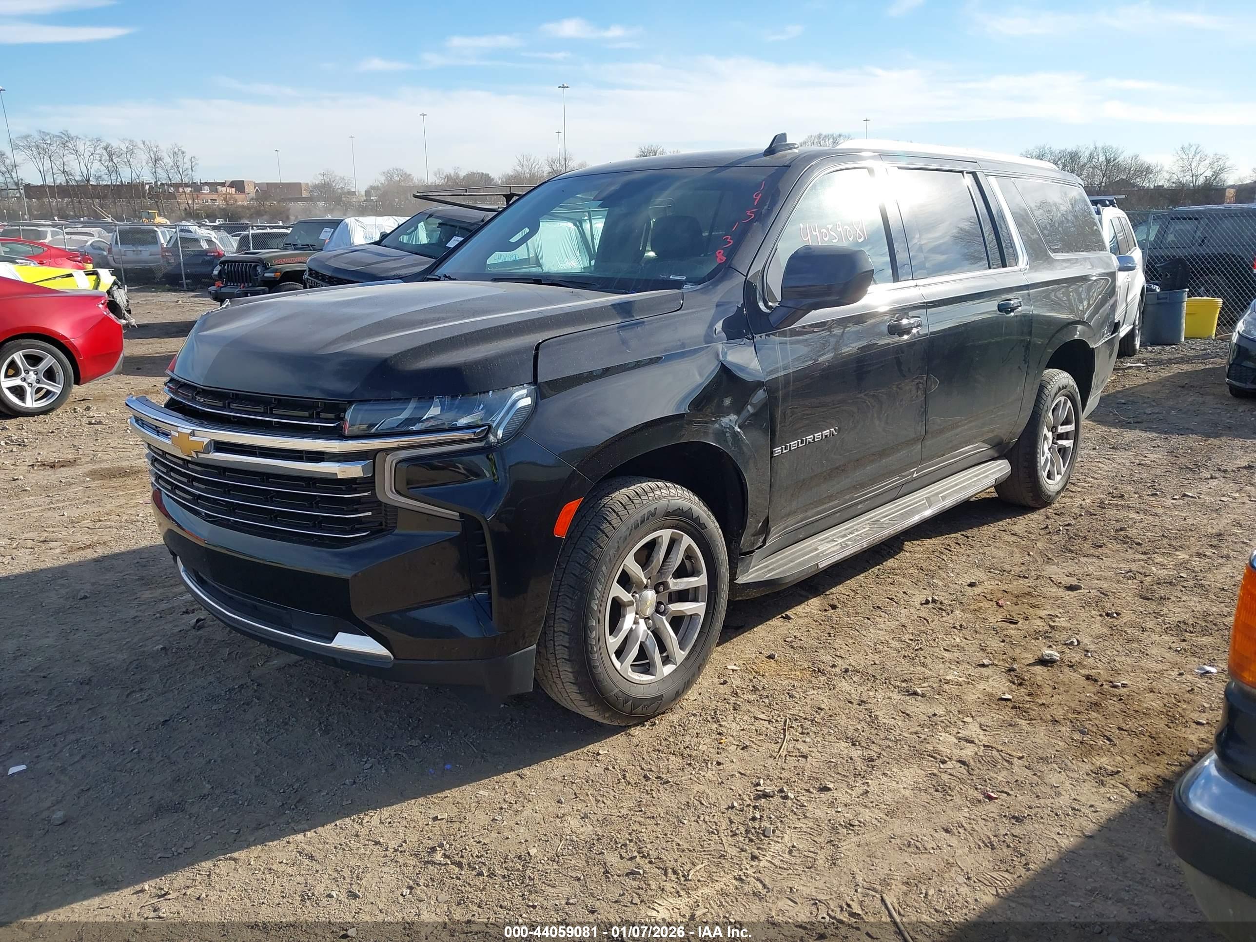CHEVROLET SUBURBAN image 2