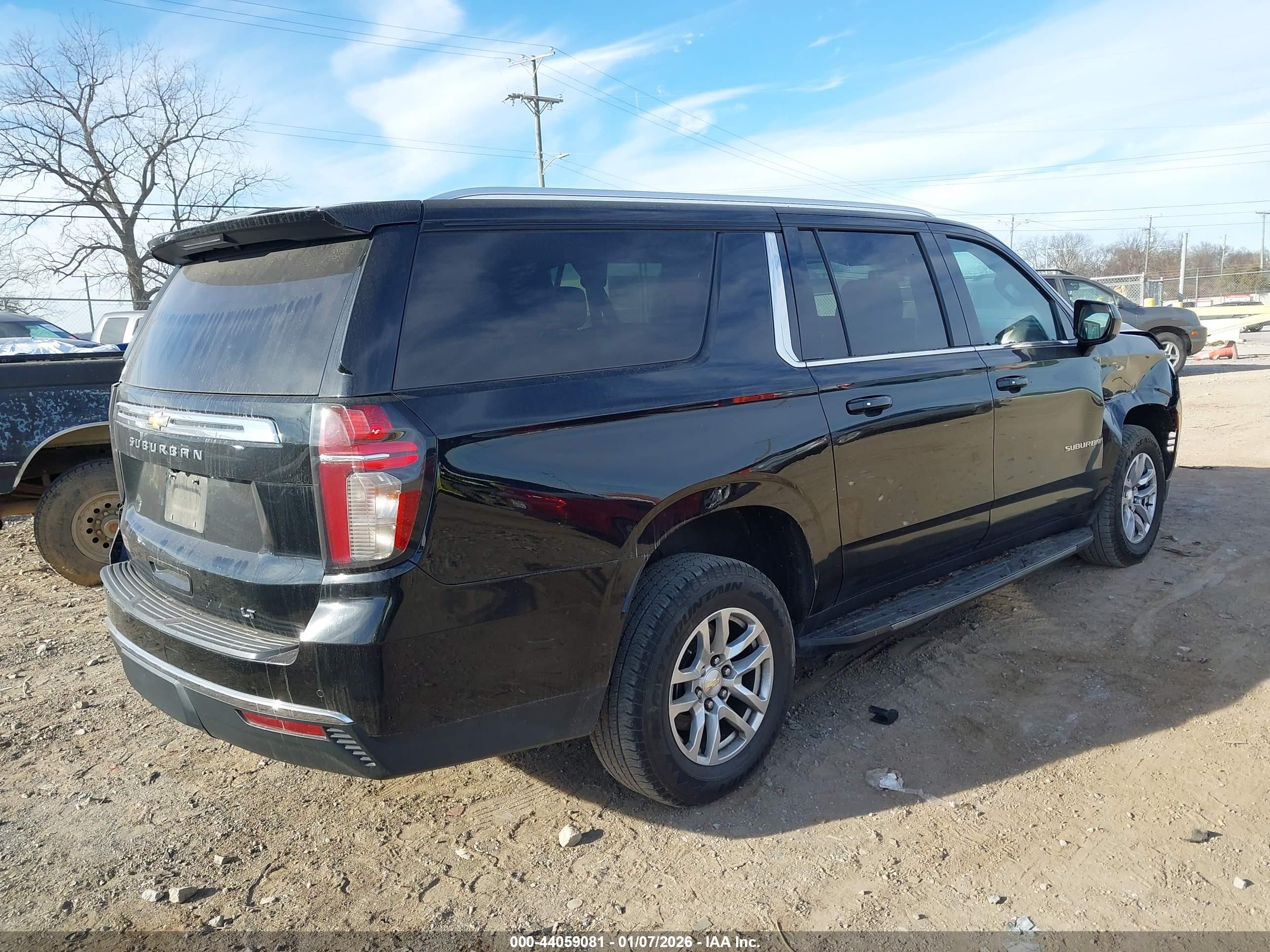 CHEVROLET SUBURBAN image 4