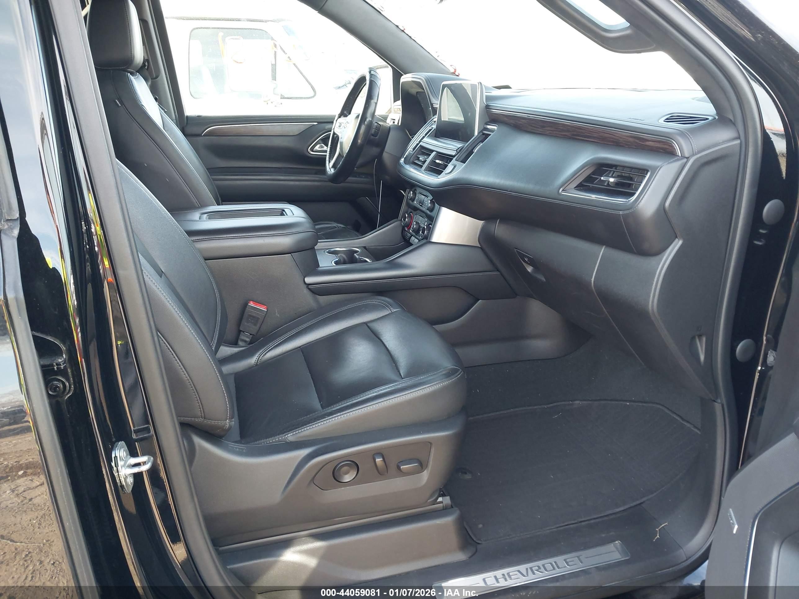 CHEVROLET SUBURBAN image 5