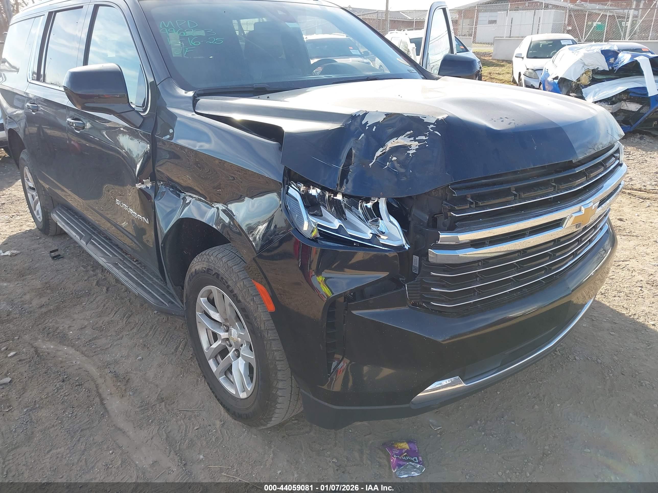CHEVROLET SUBURBAN image 6