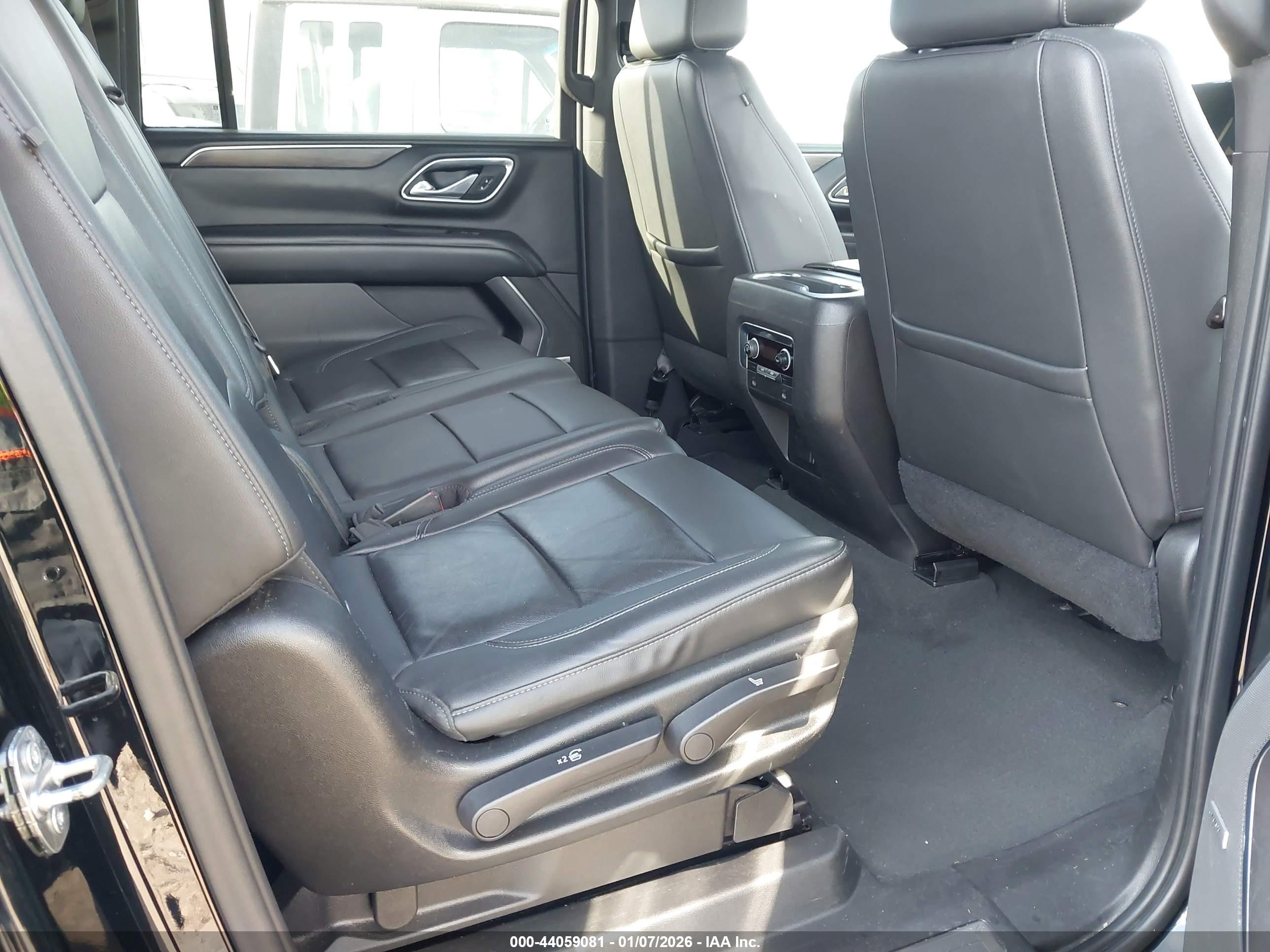 CHEVROLET SUBURBAN image 8