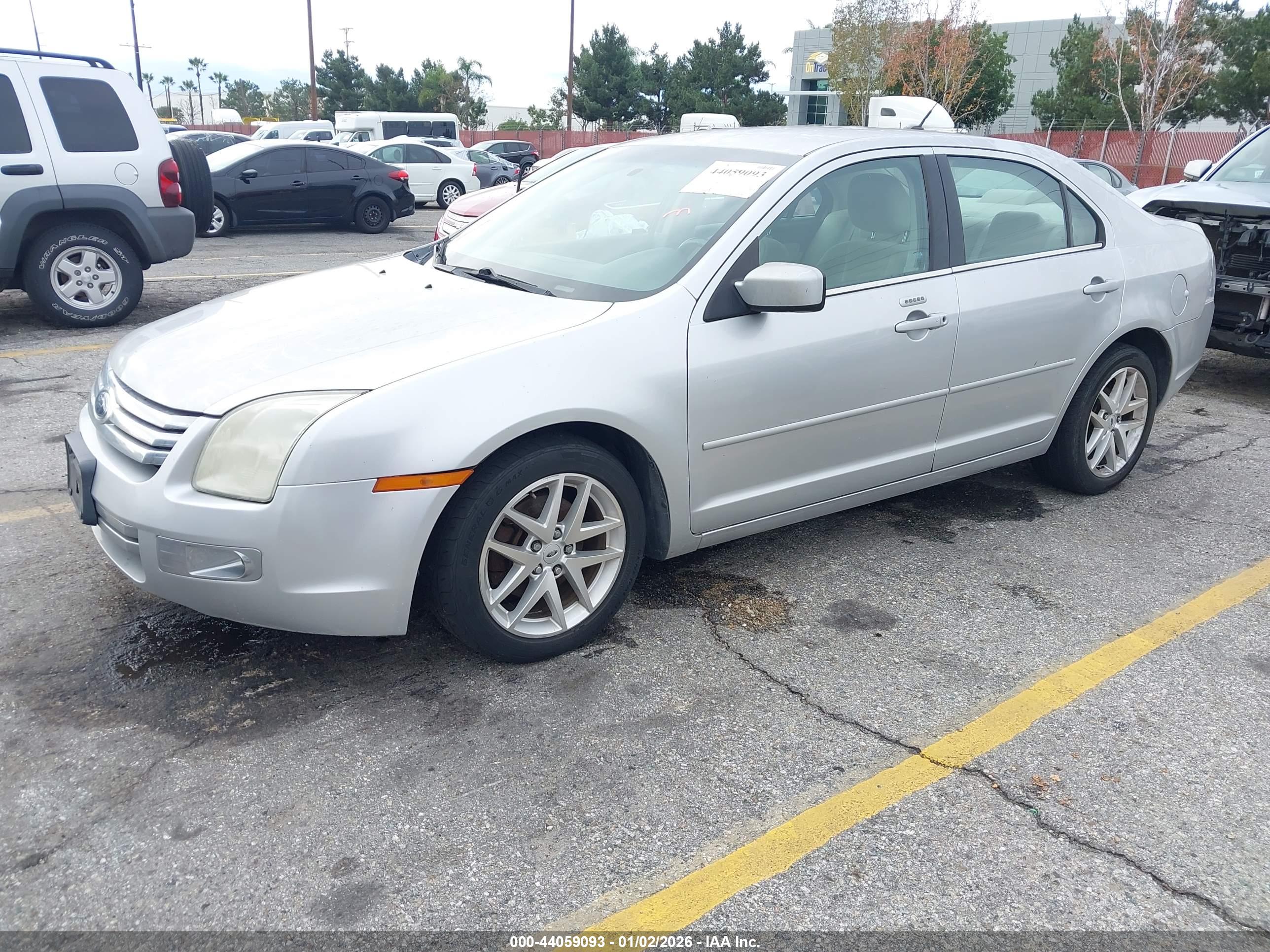 FORD FUSION image 2