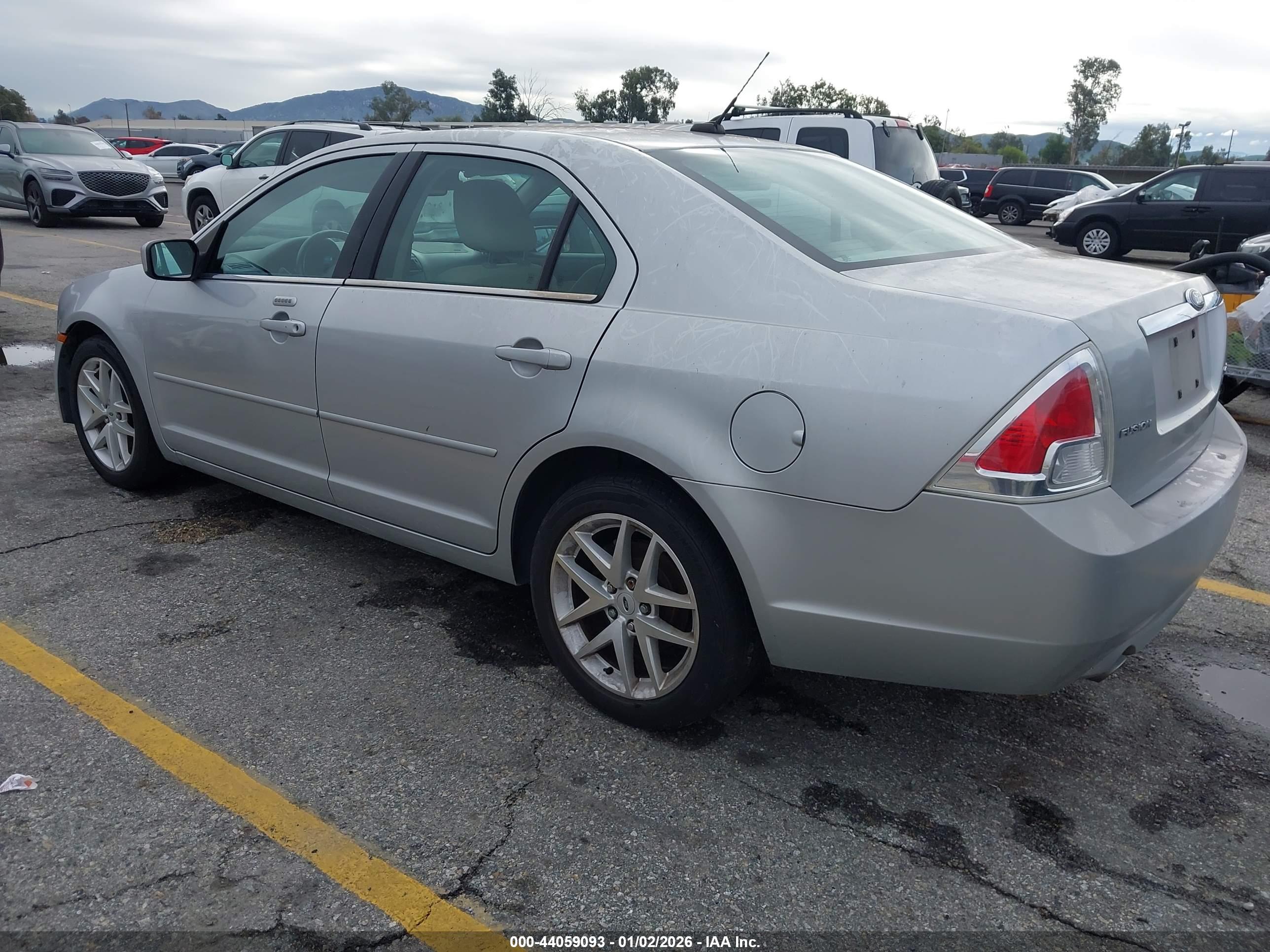 FORD FUSION image 3