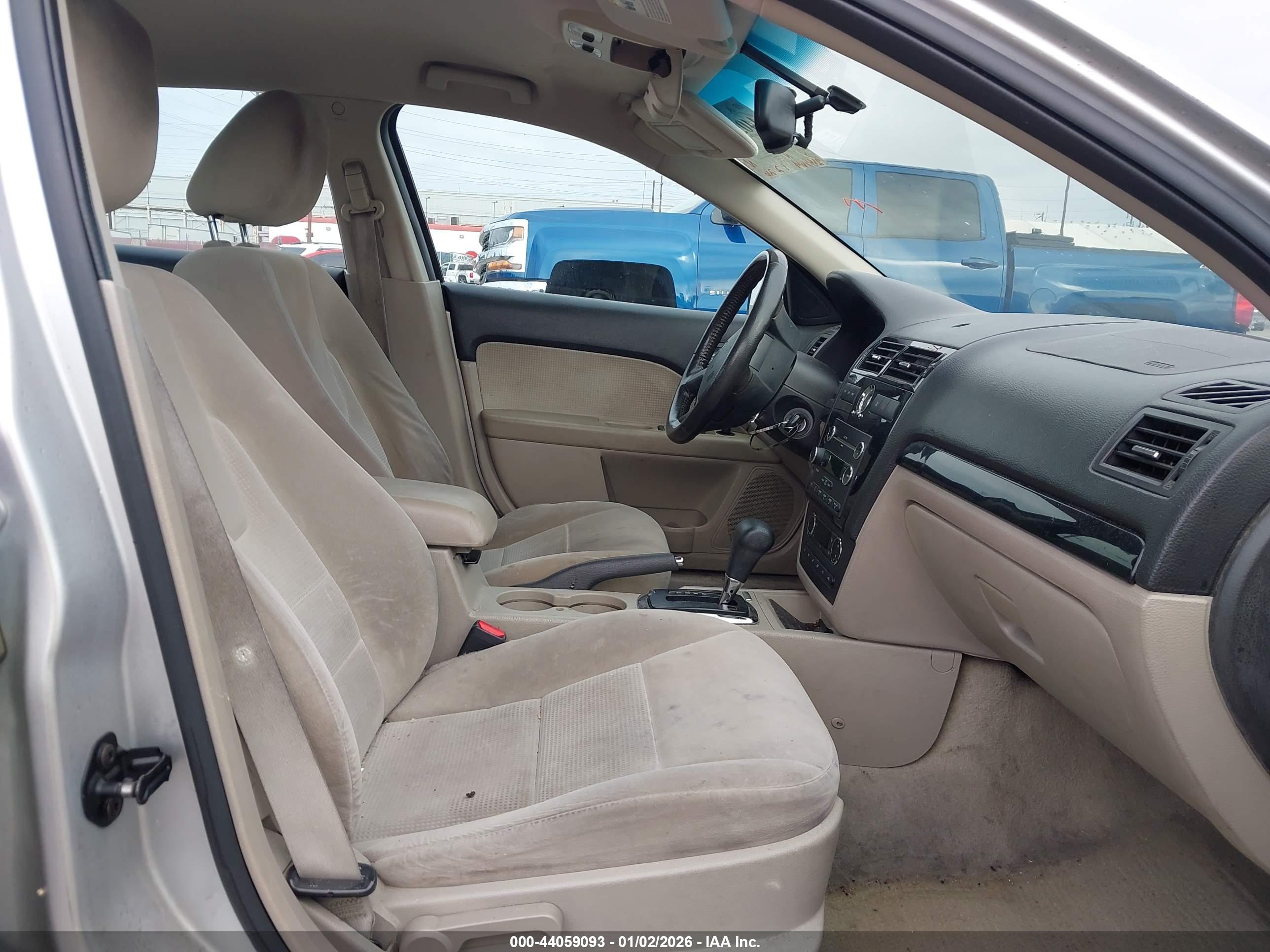 FORD FUSION image 5