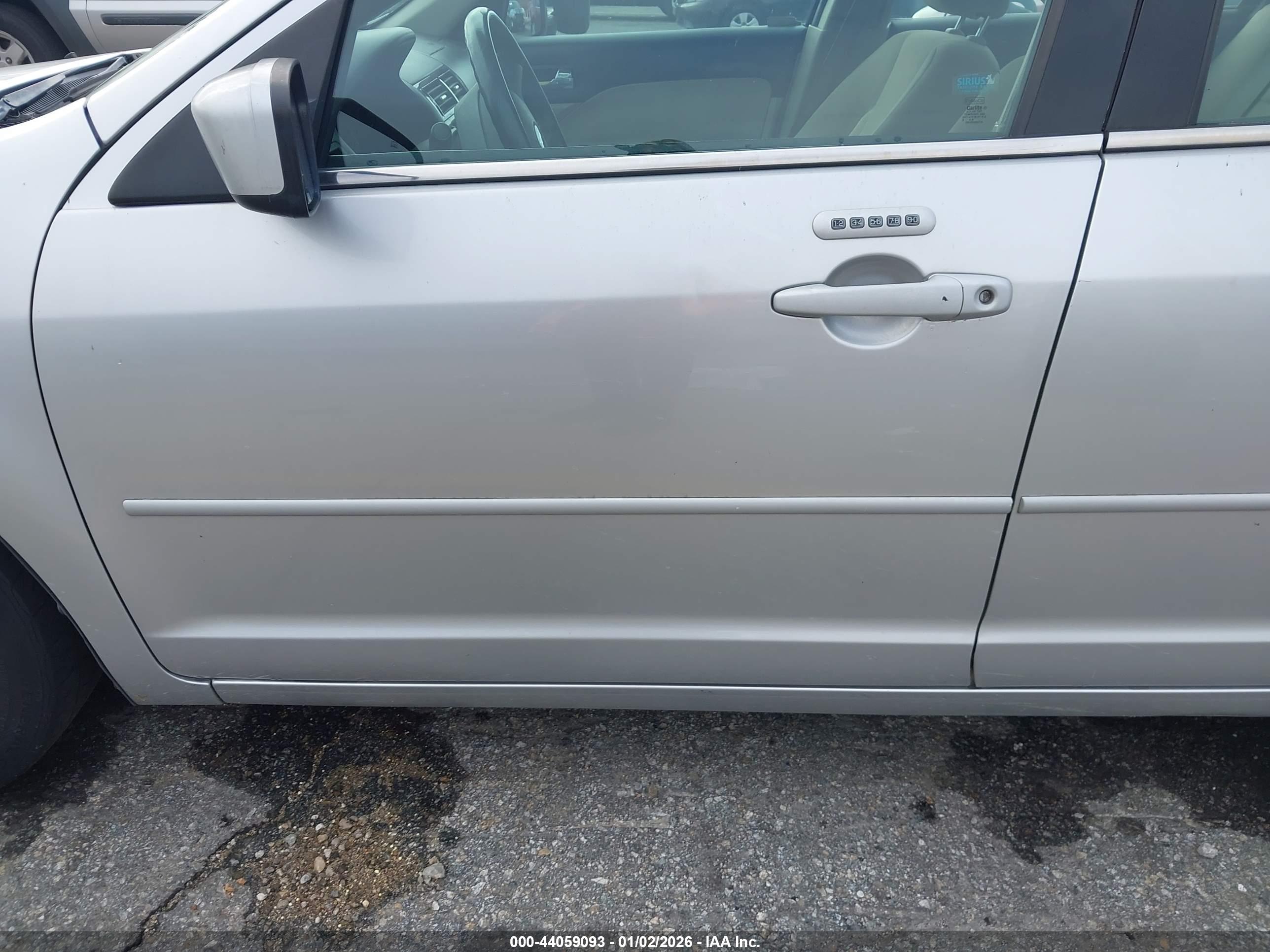 FORD FUSION image 6