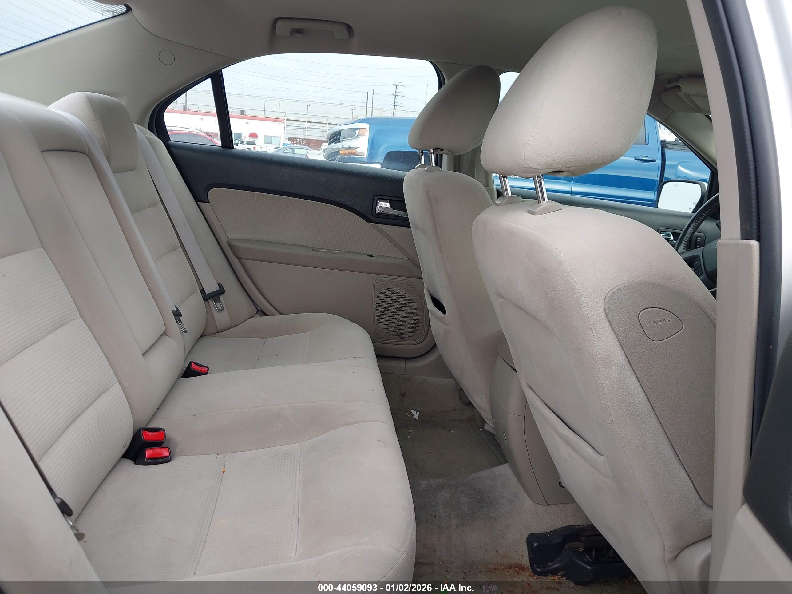FORD FUSION image 8