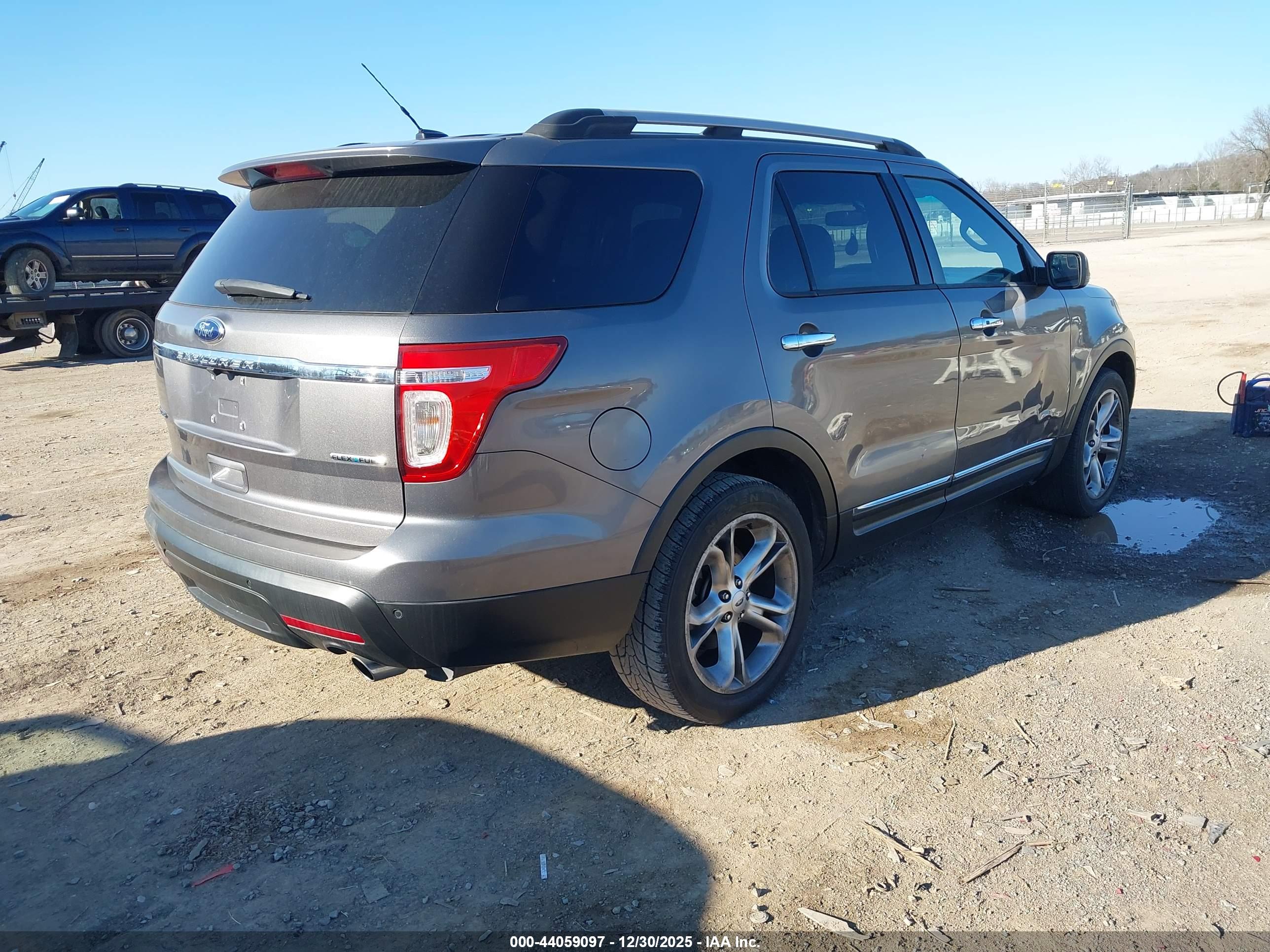 FORD EXPLORER image 4