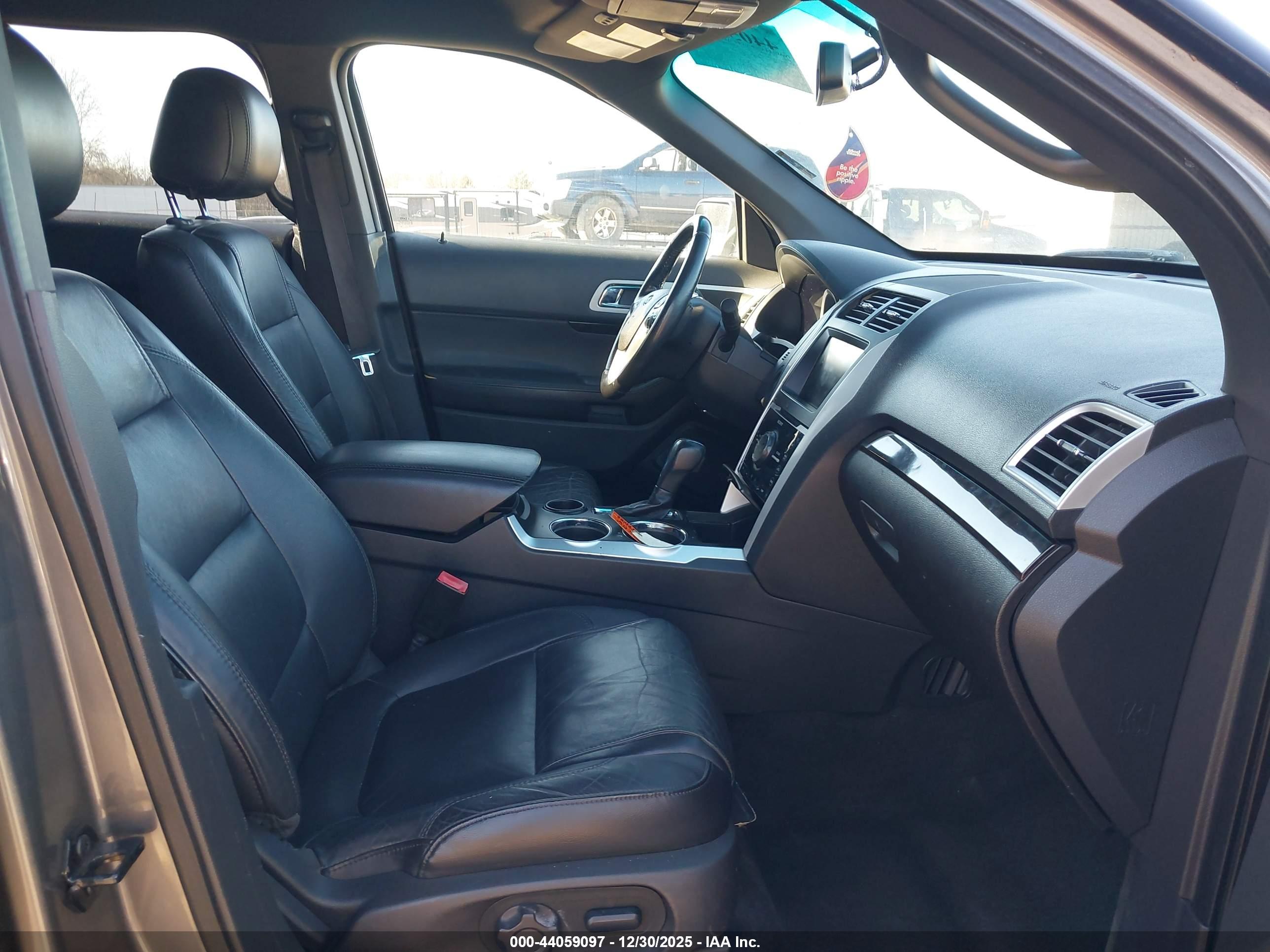 FORD EXPLORER image 5