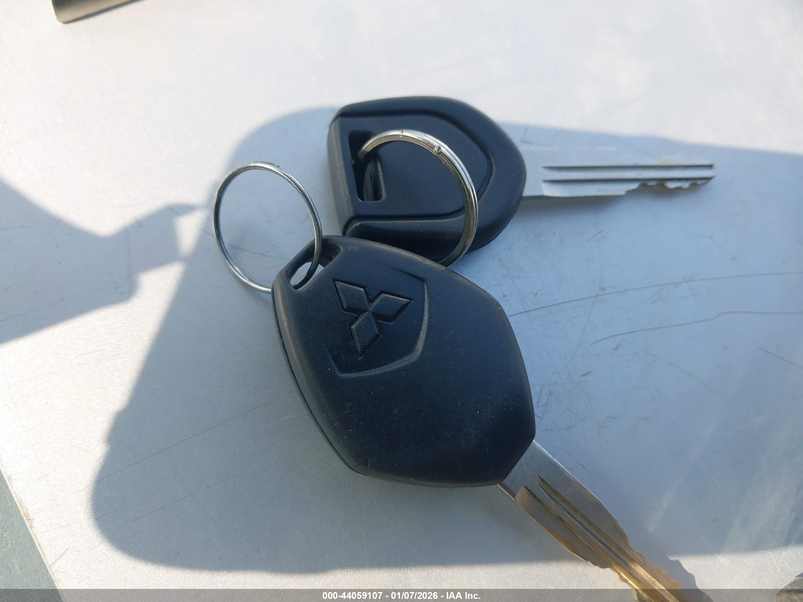 MITSUBISHI OUTLANDER image 11