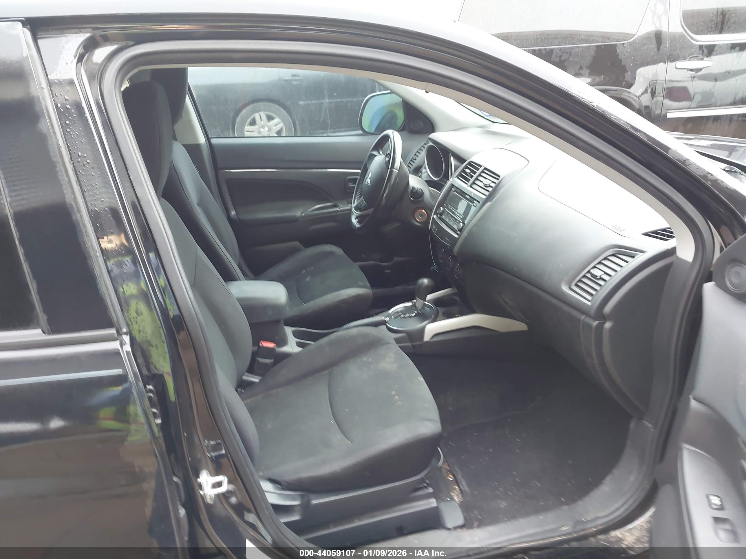 MITSUBISHI OUTLANDER image 5