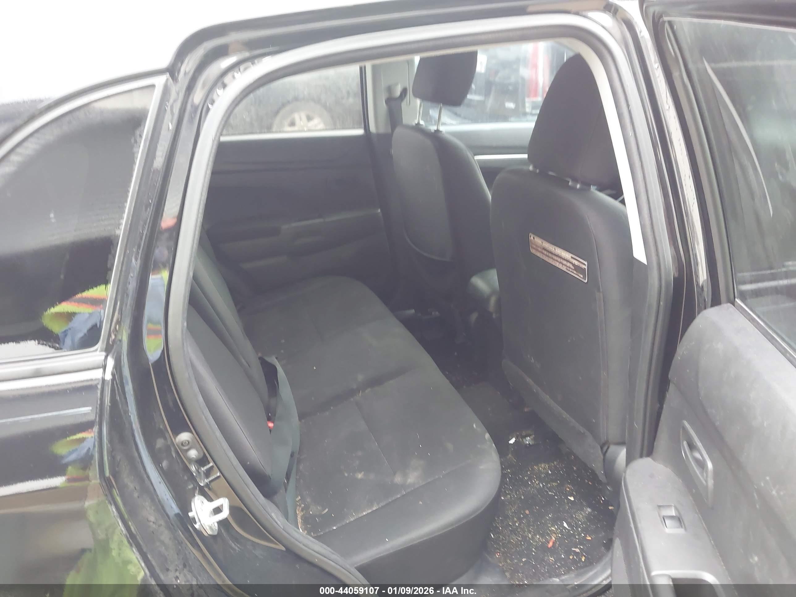 MITSUBISHI OUTLANDER image 8