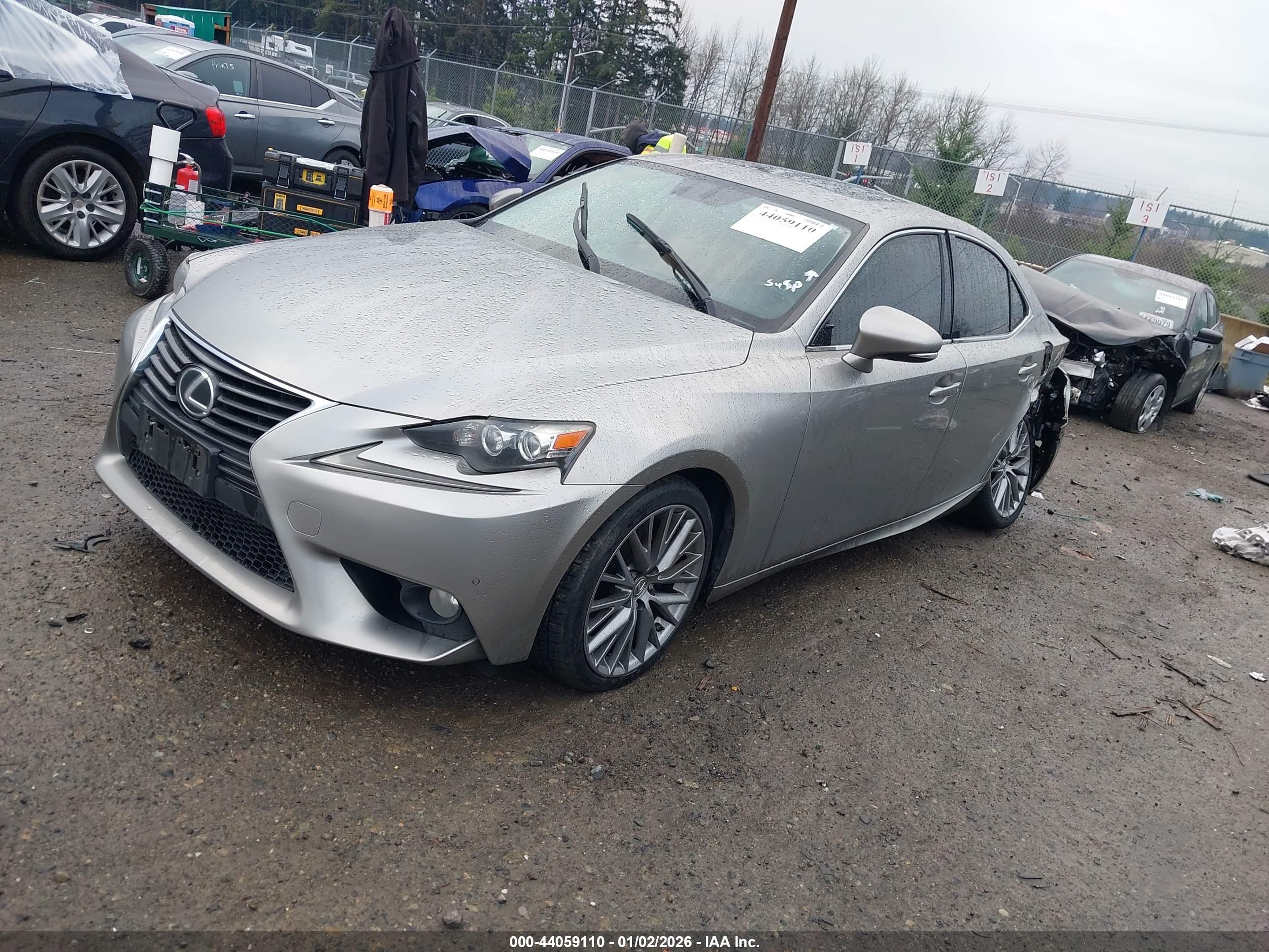 LEXUS IS image 2