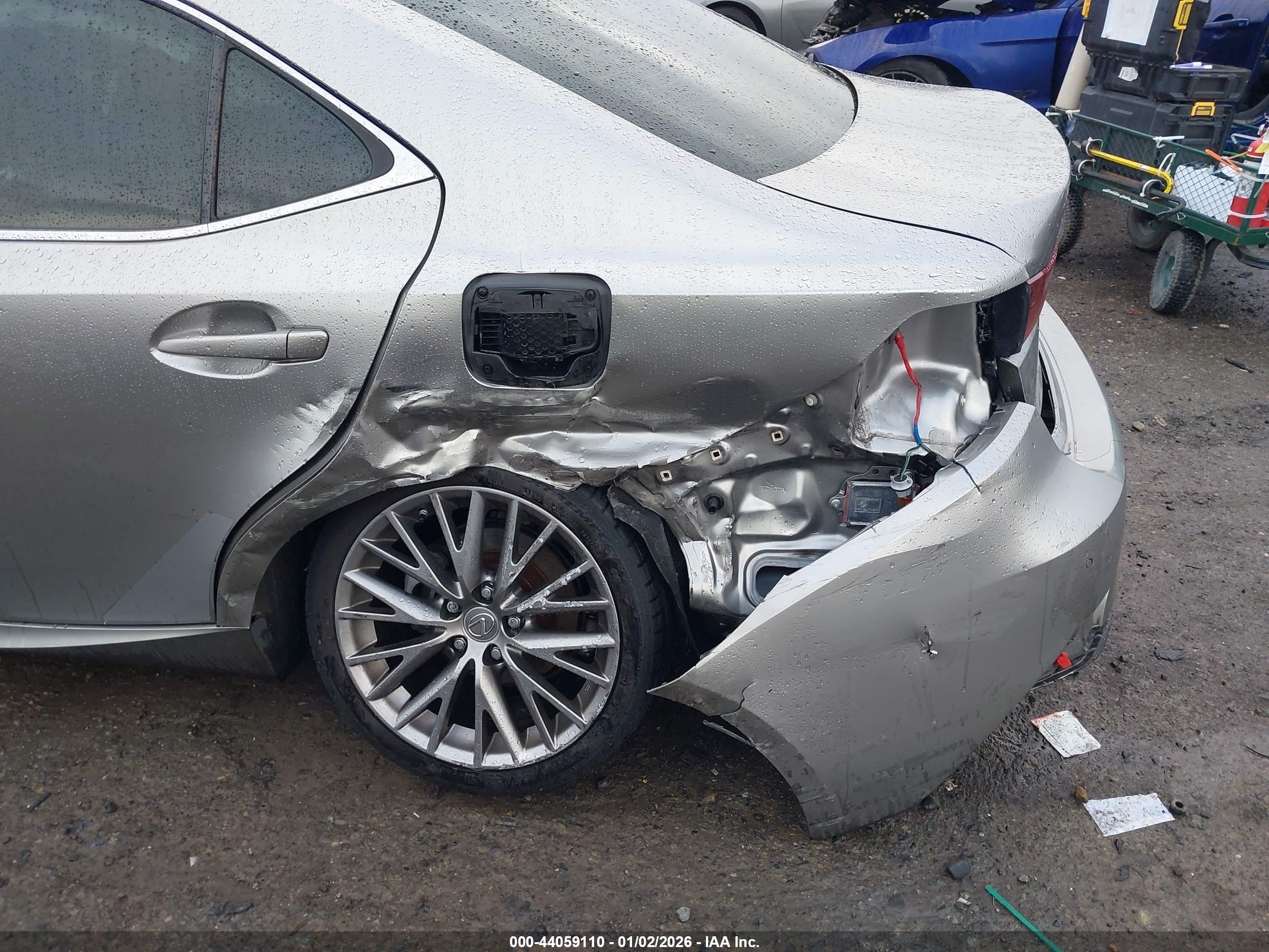 LEXUS IS image 6