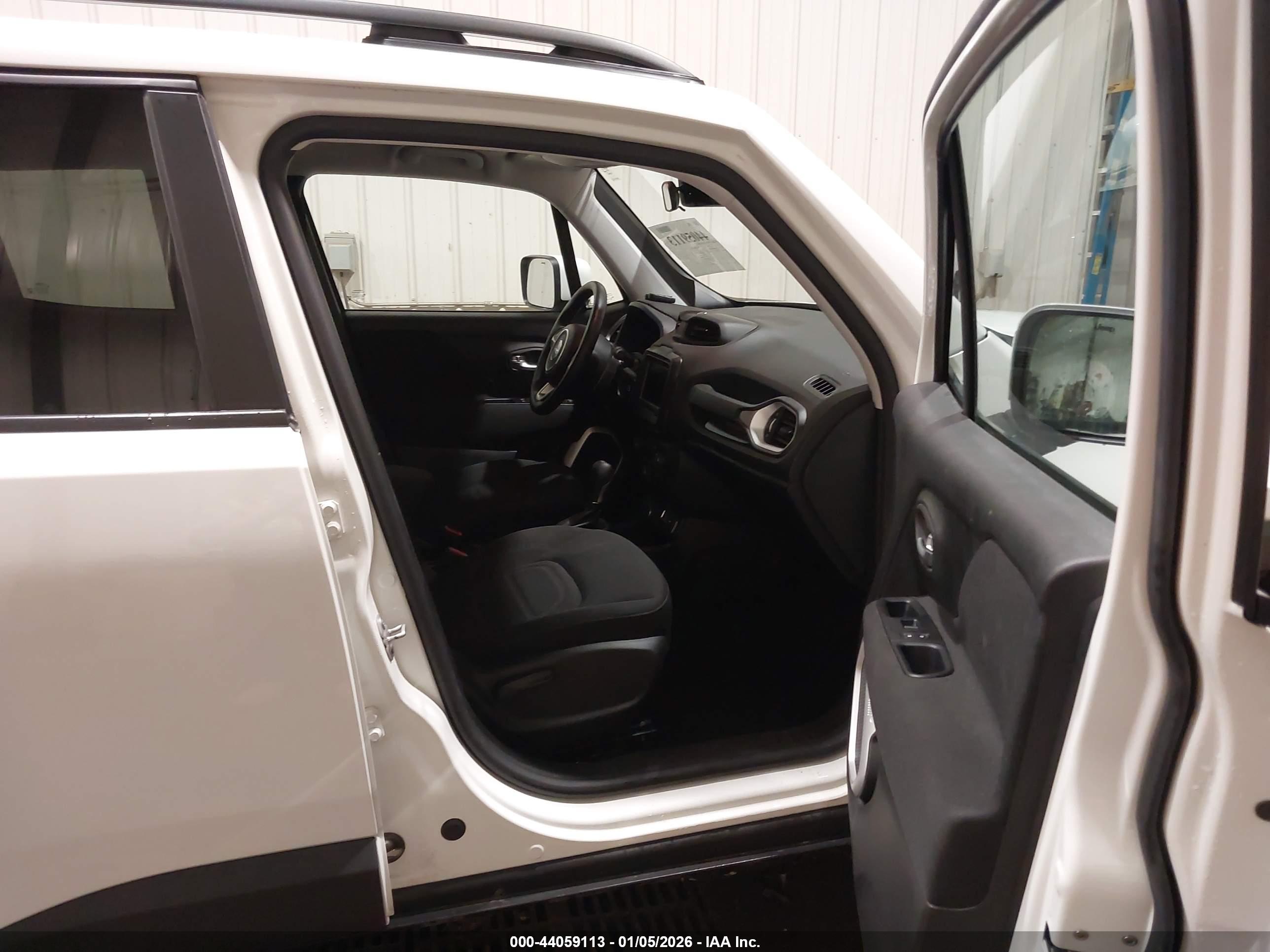 JEEP RENEGADE image 5