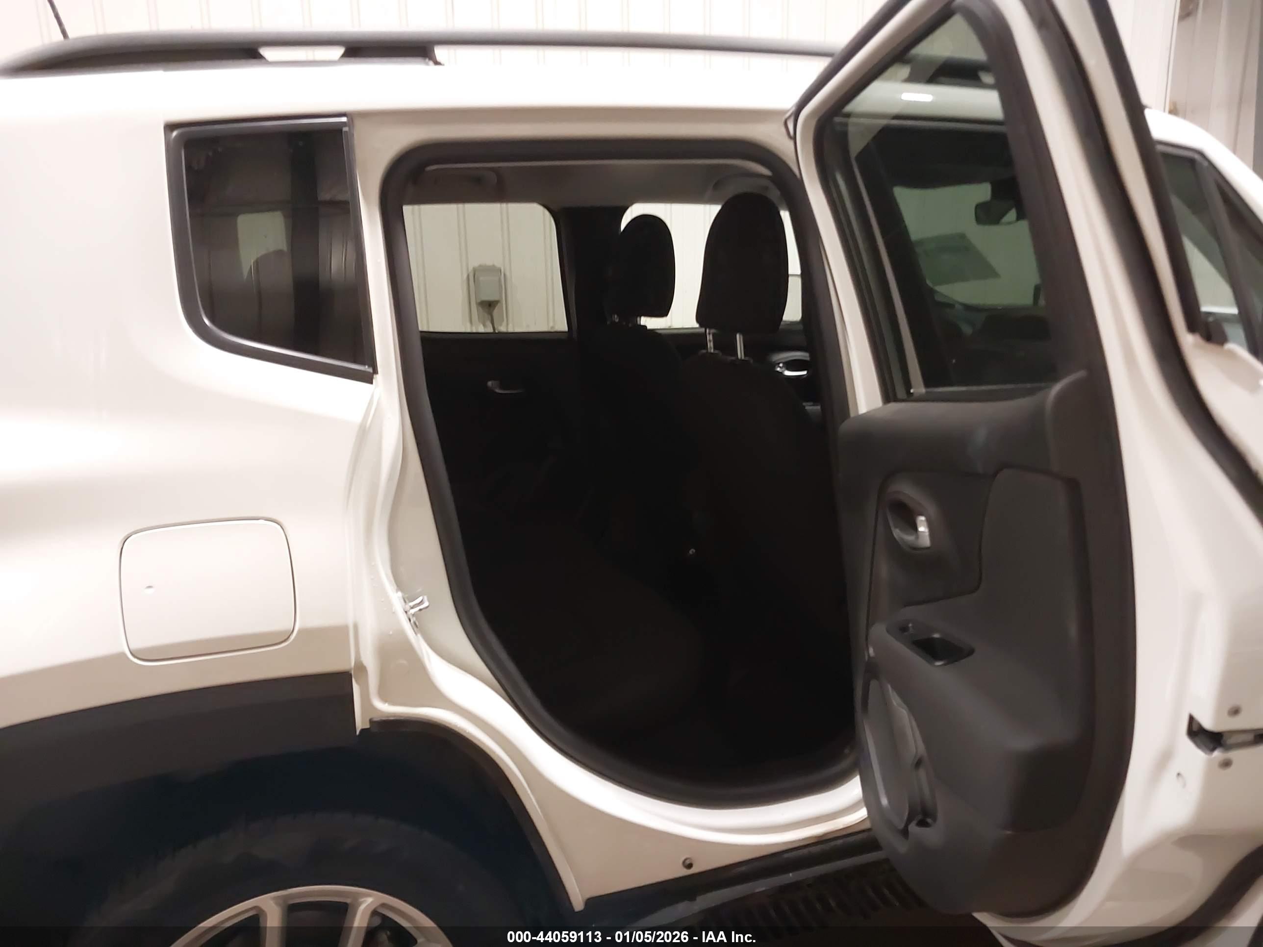 JEEP RENEGADE image 8