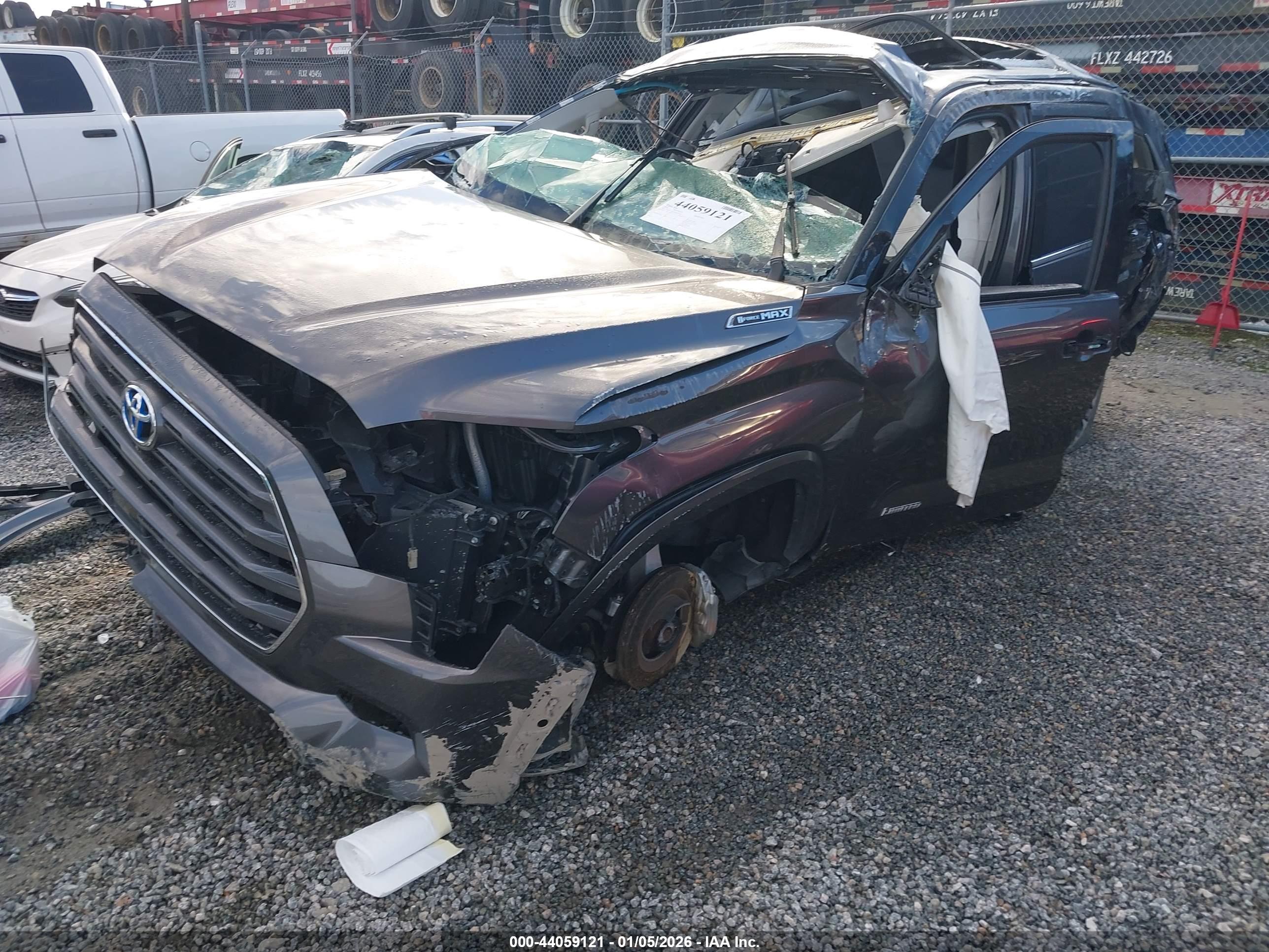 TOYOTA SEQUOIA image 2