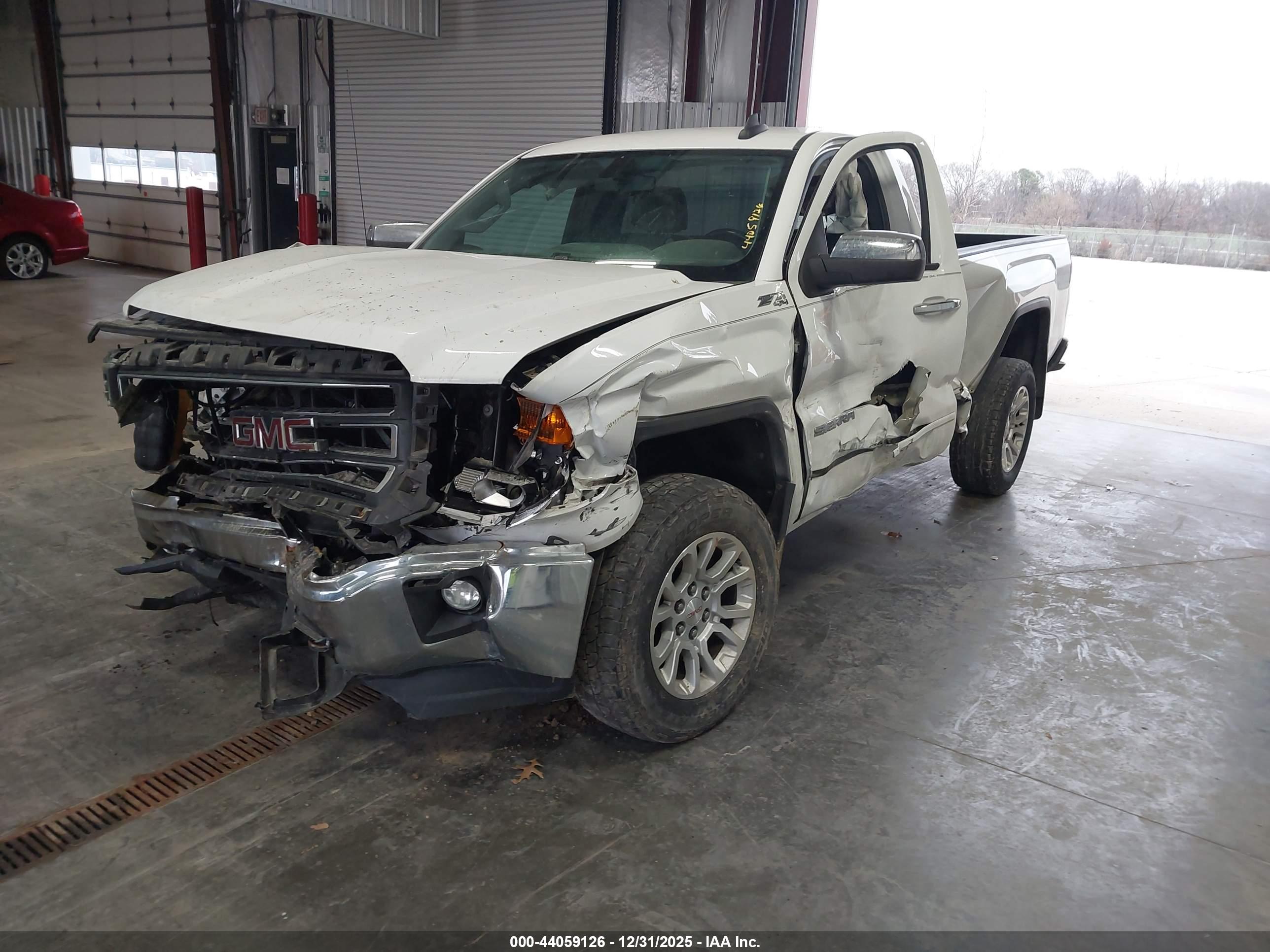 GMC SIERRA image 2