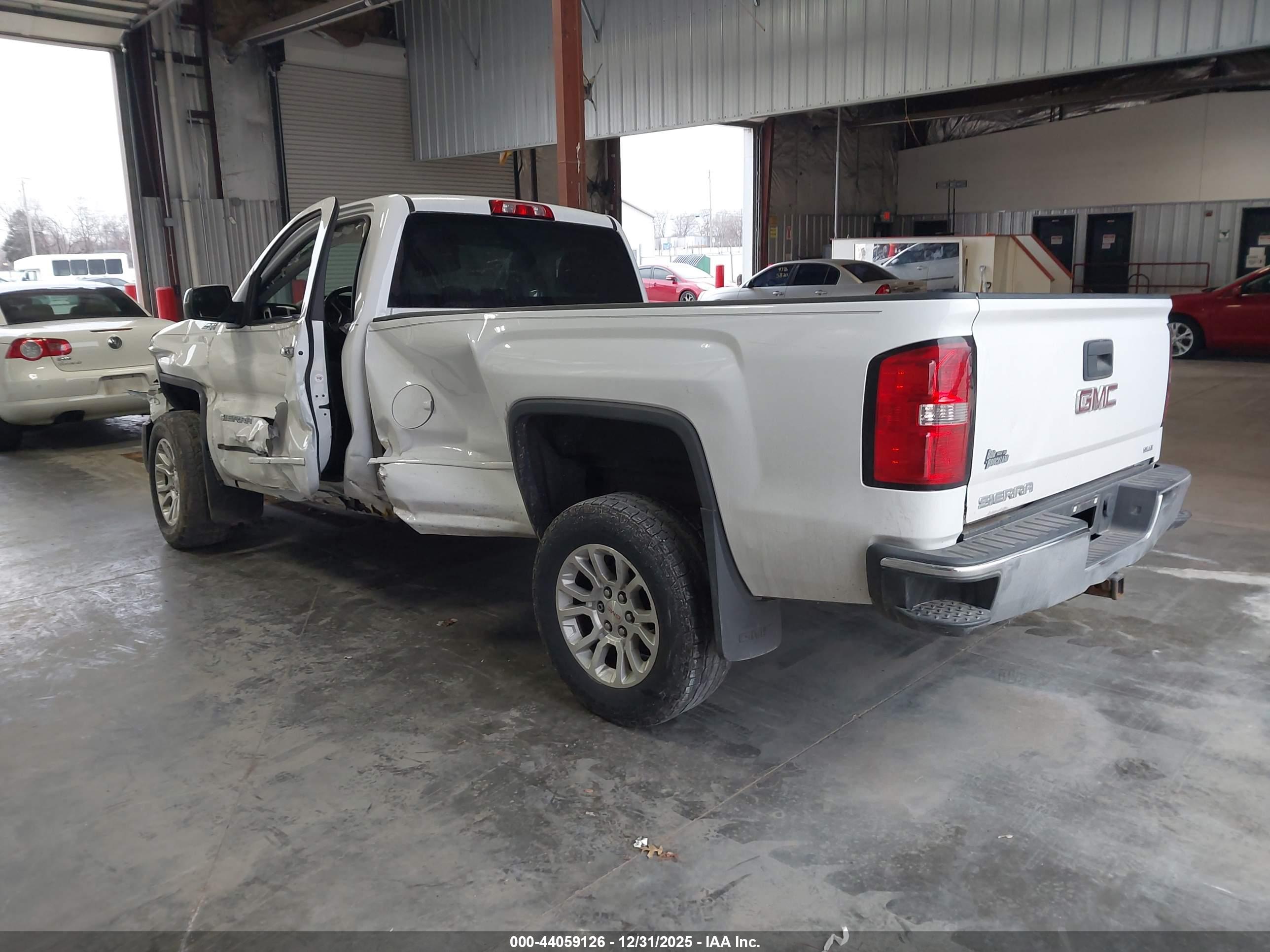 GMC SIERRA image 3