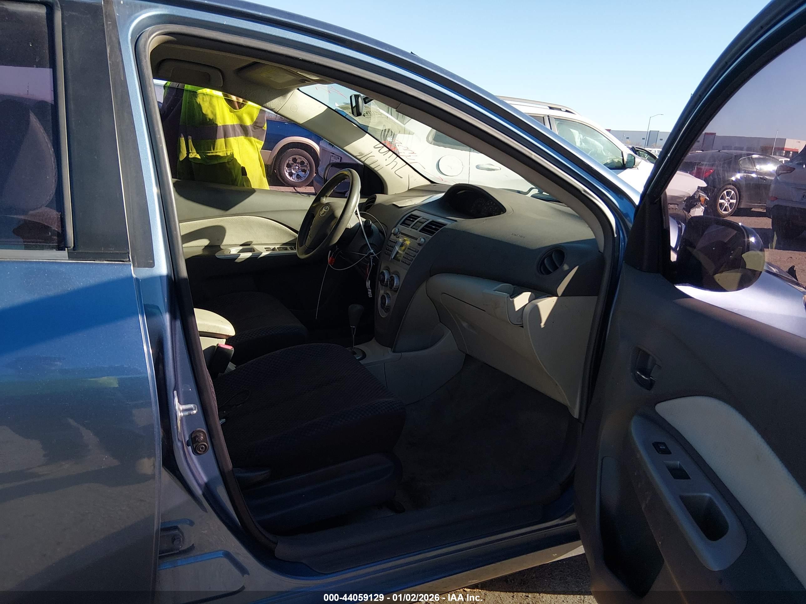 TOYOTA YARIS image 5