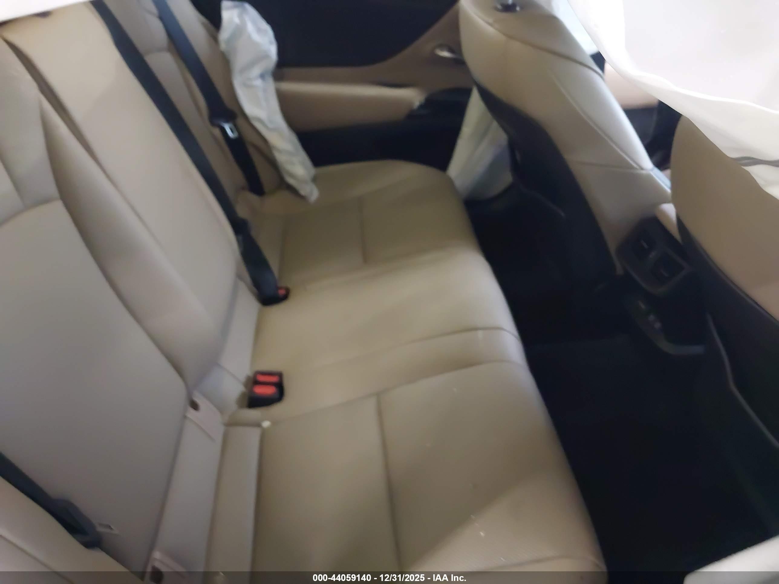 LEXUS ES image 8