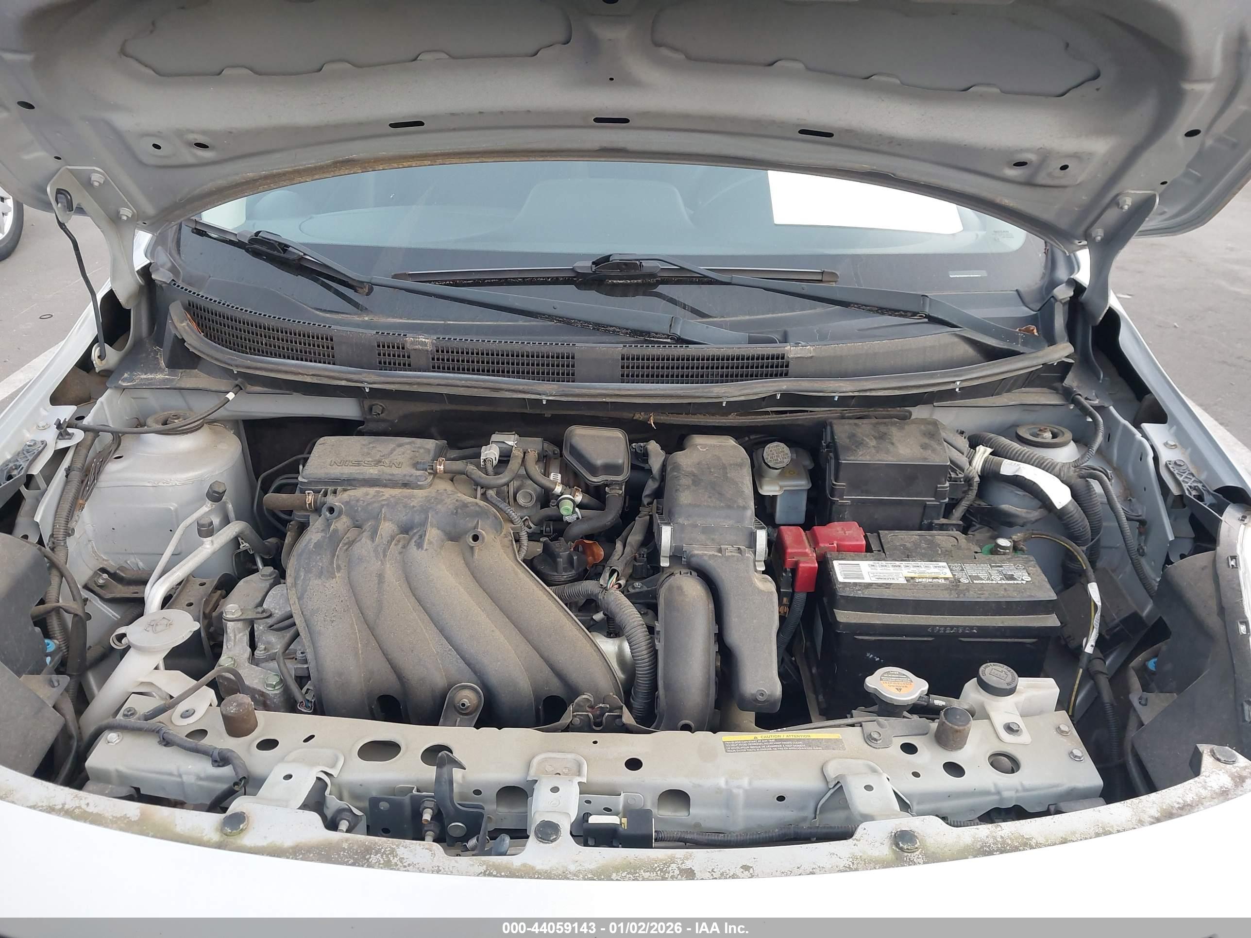 NISSAN VERSA image 10