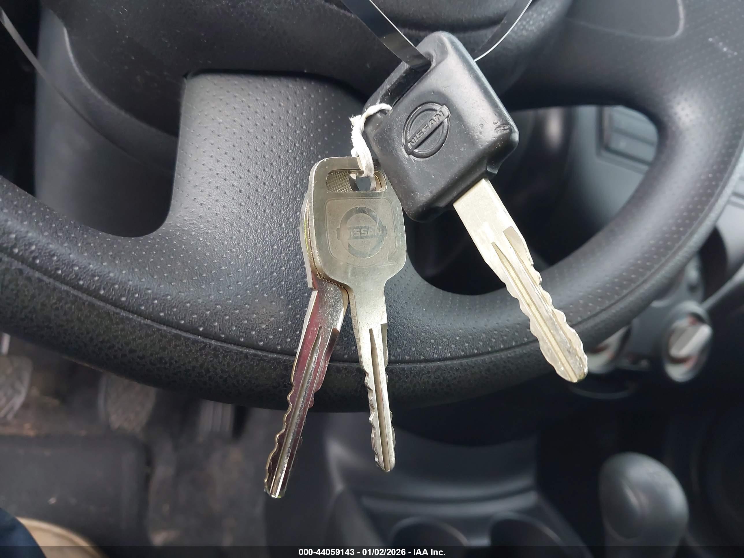 NISSAN VERSA image 11