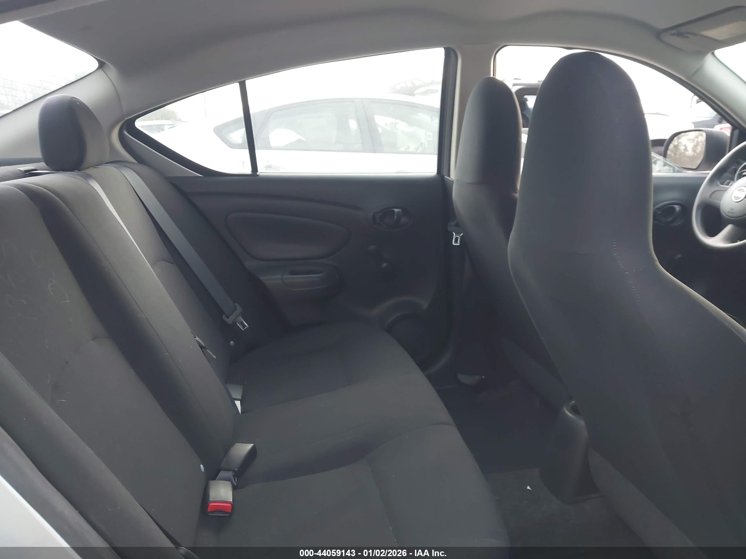 NISSAN VERSA image 8