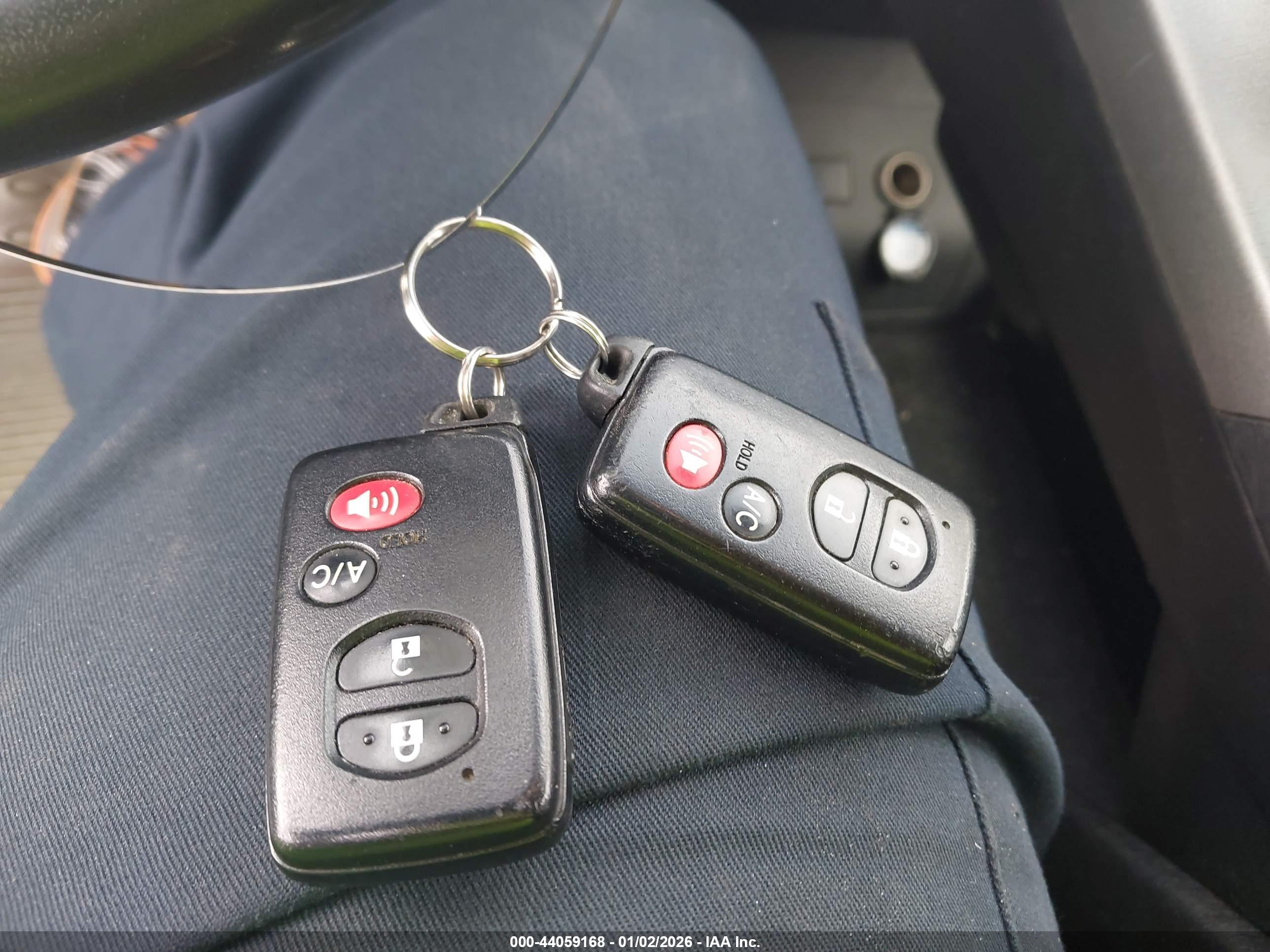 TOYOTA PRIUS image 11