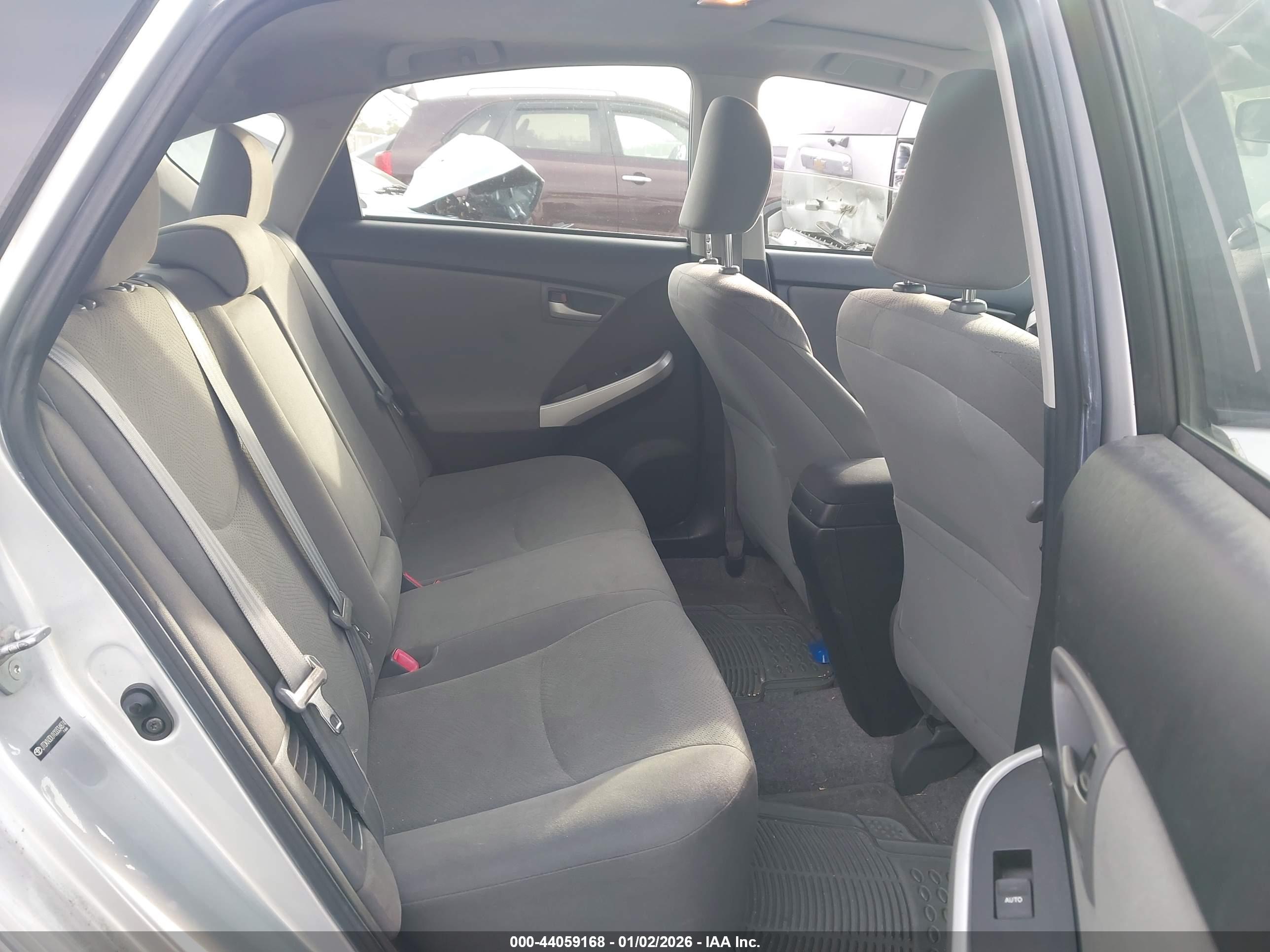 TOYOTA PRIUS image 8