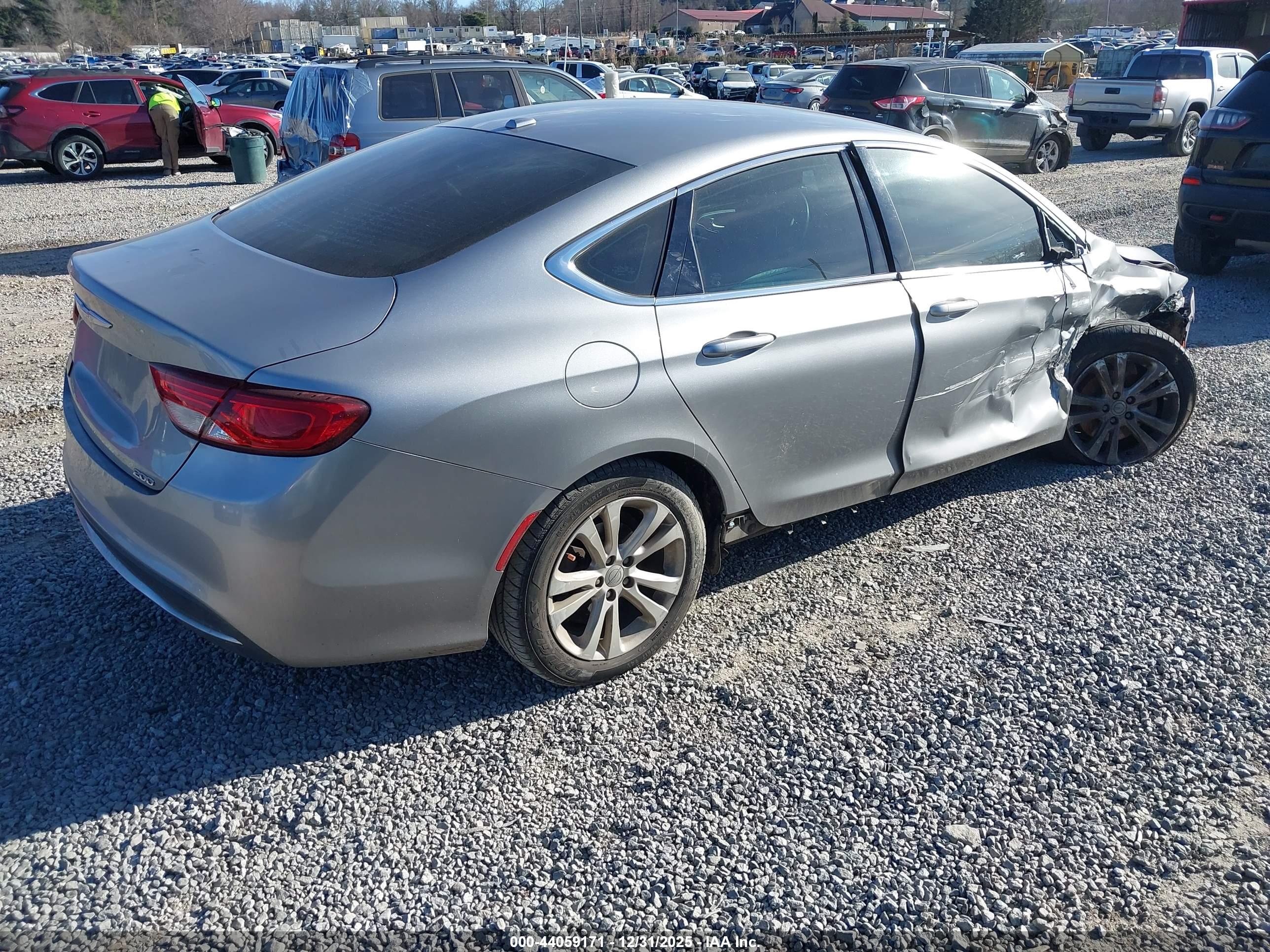 CHRYSLER 200 image 4