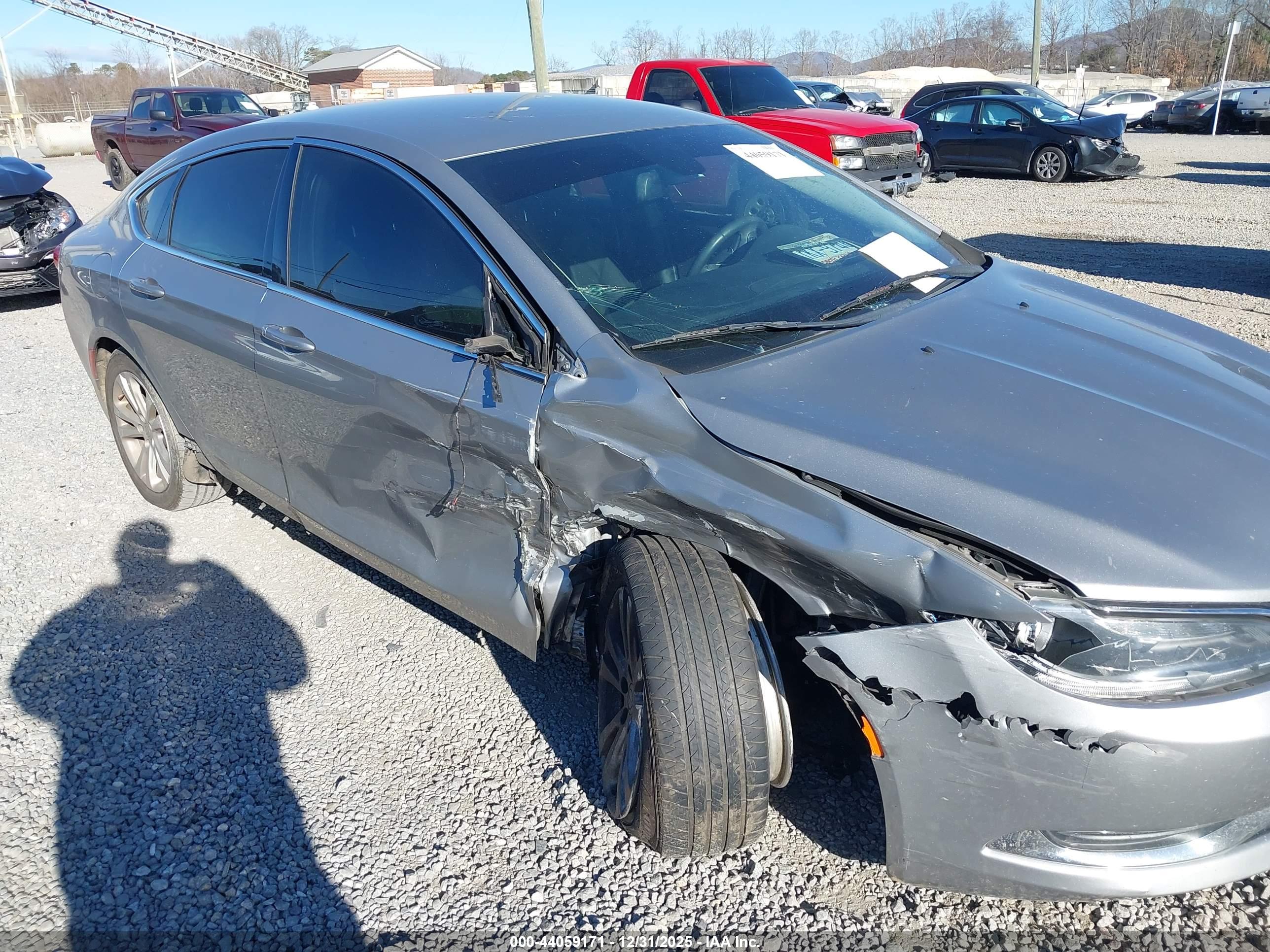 CHRYSLER 200 image 6