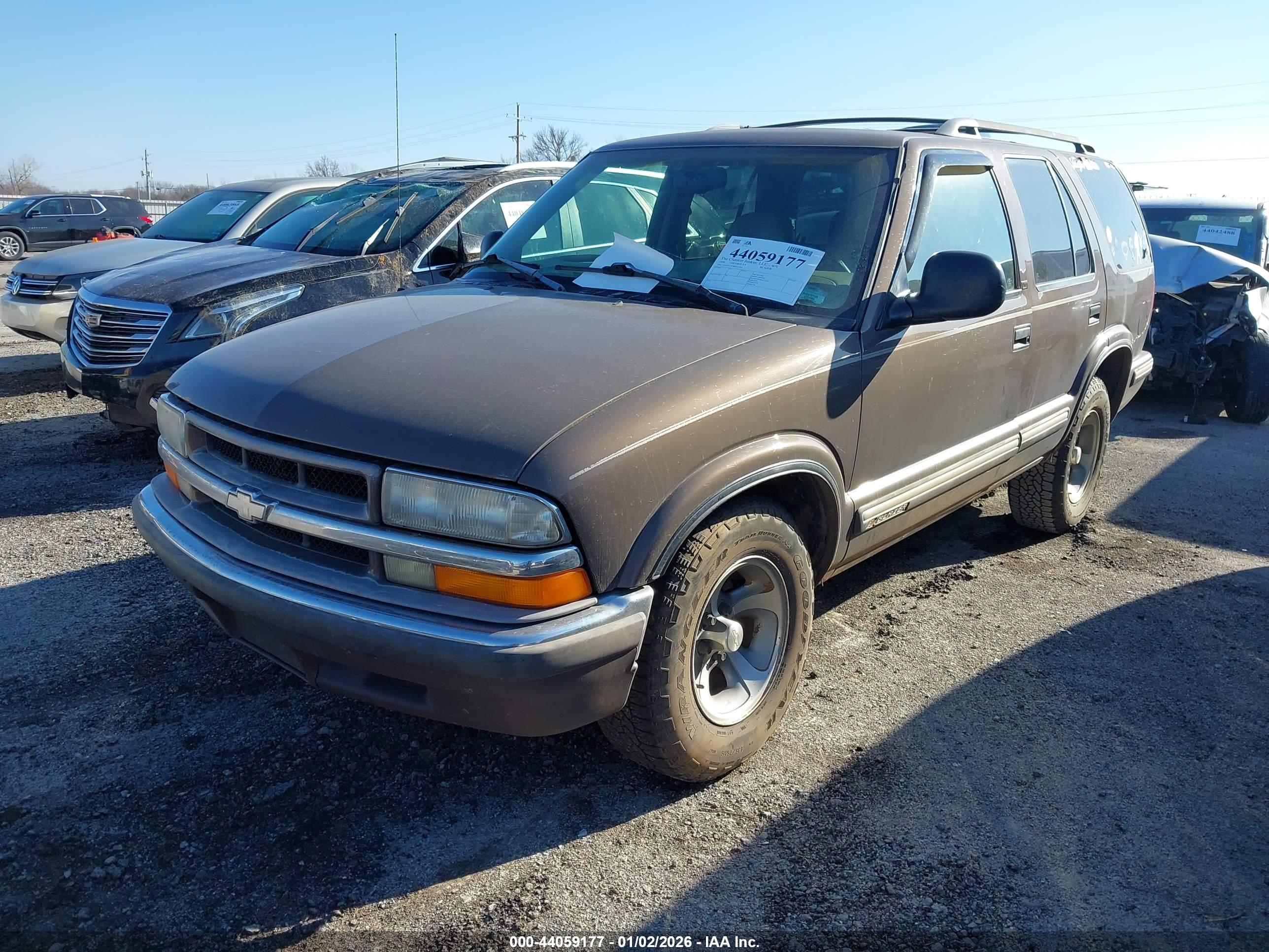 CHEVROLET BLAZER image 2