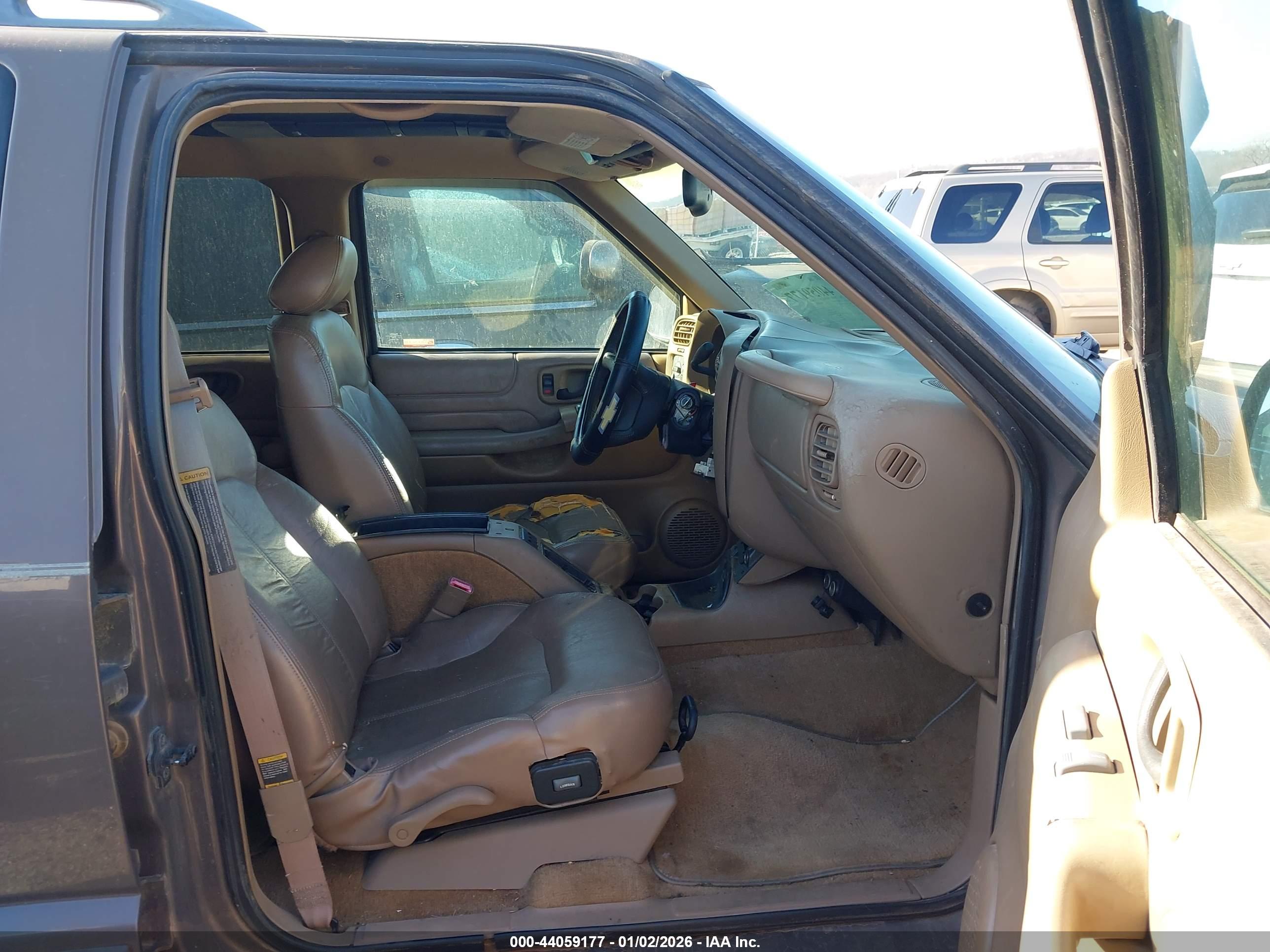 CHEVROLET BLAZER image 5