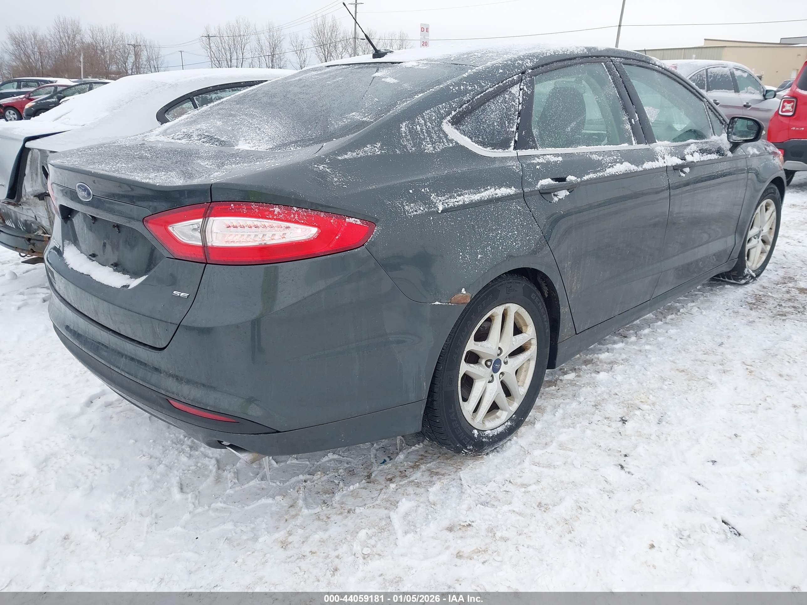 FORD FUSION image 4