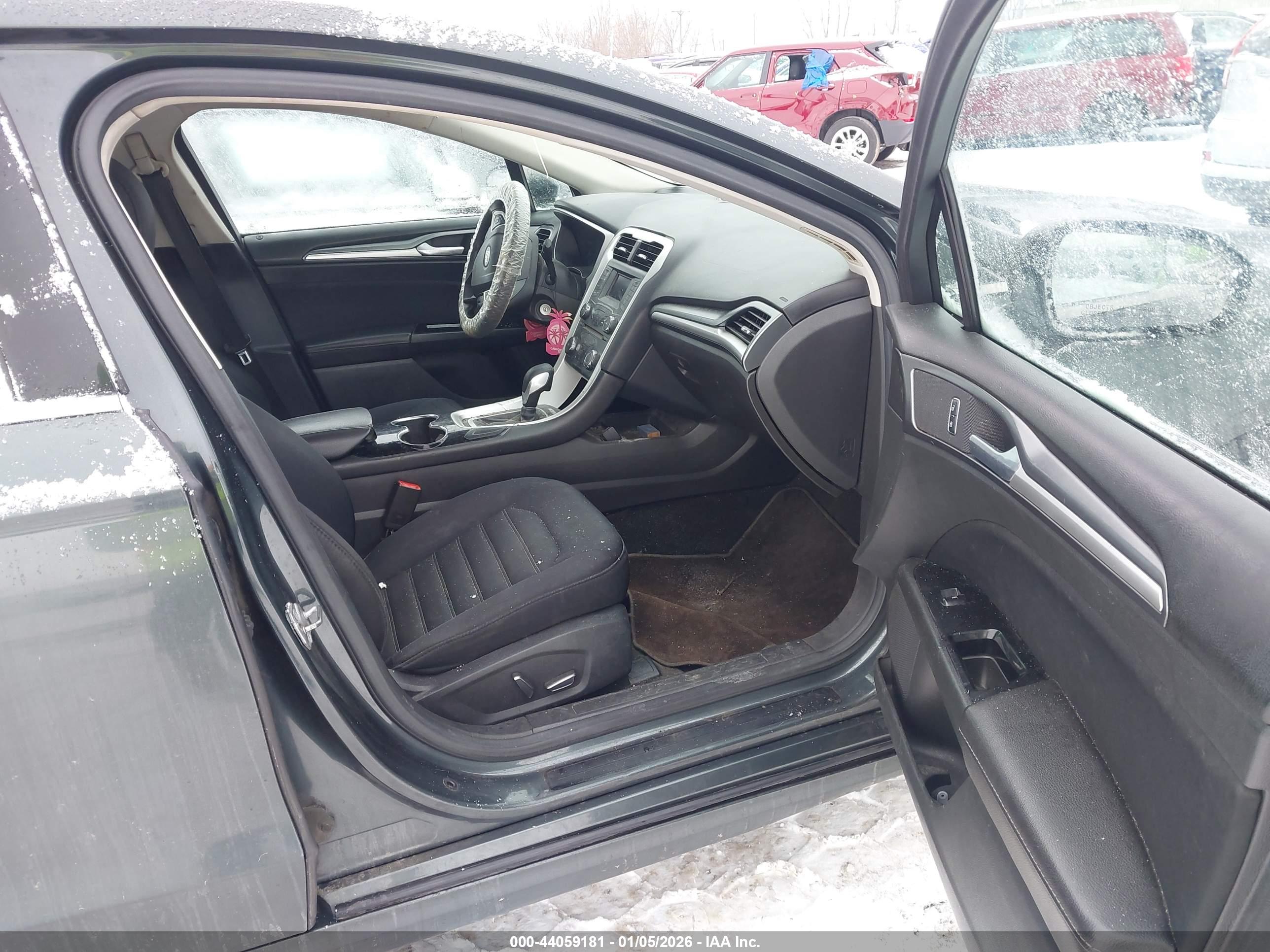 FORD FUSION image 5