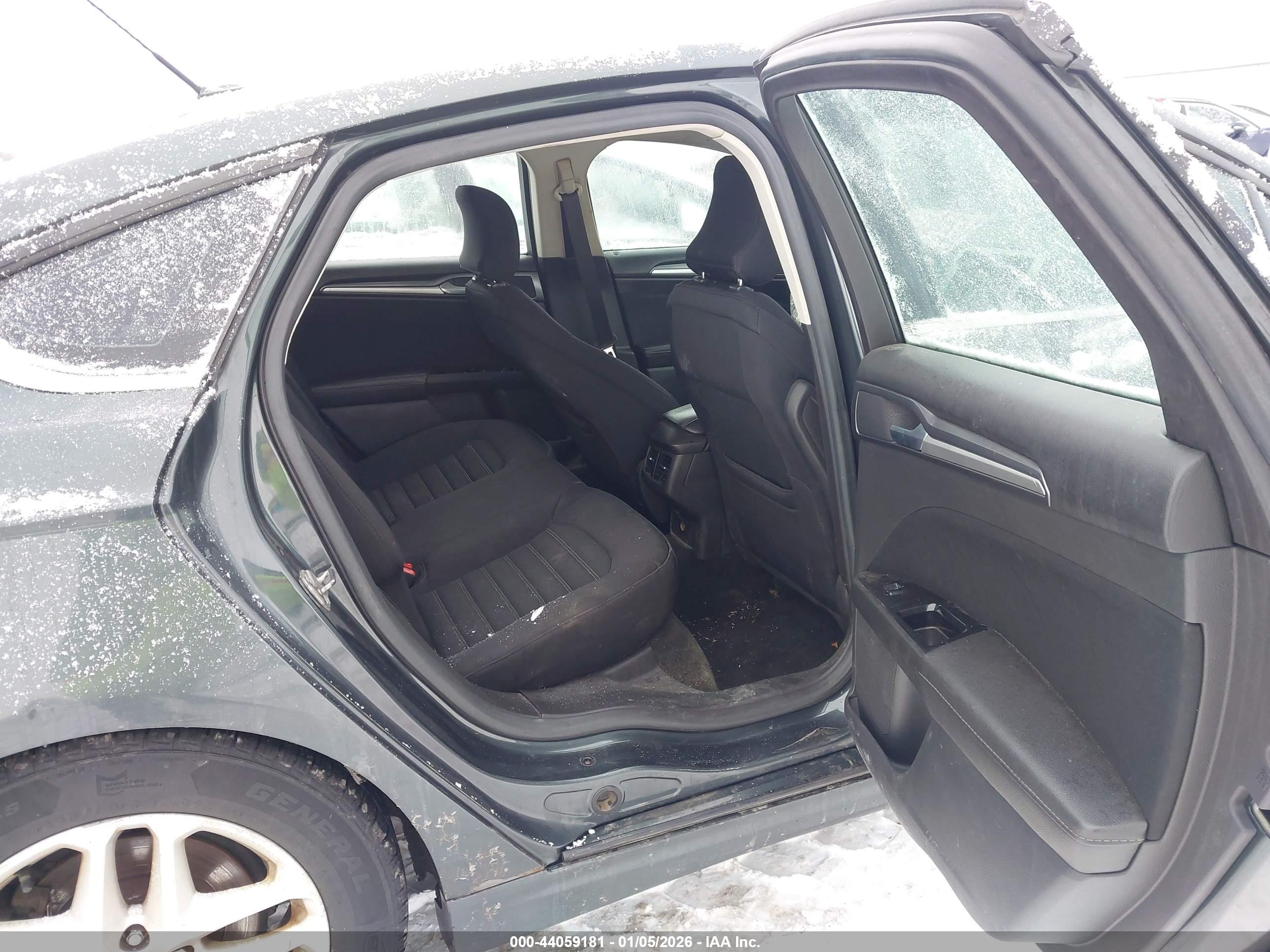 FORD FUSION image 8