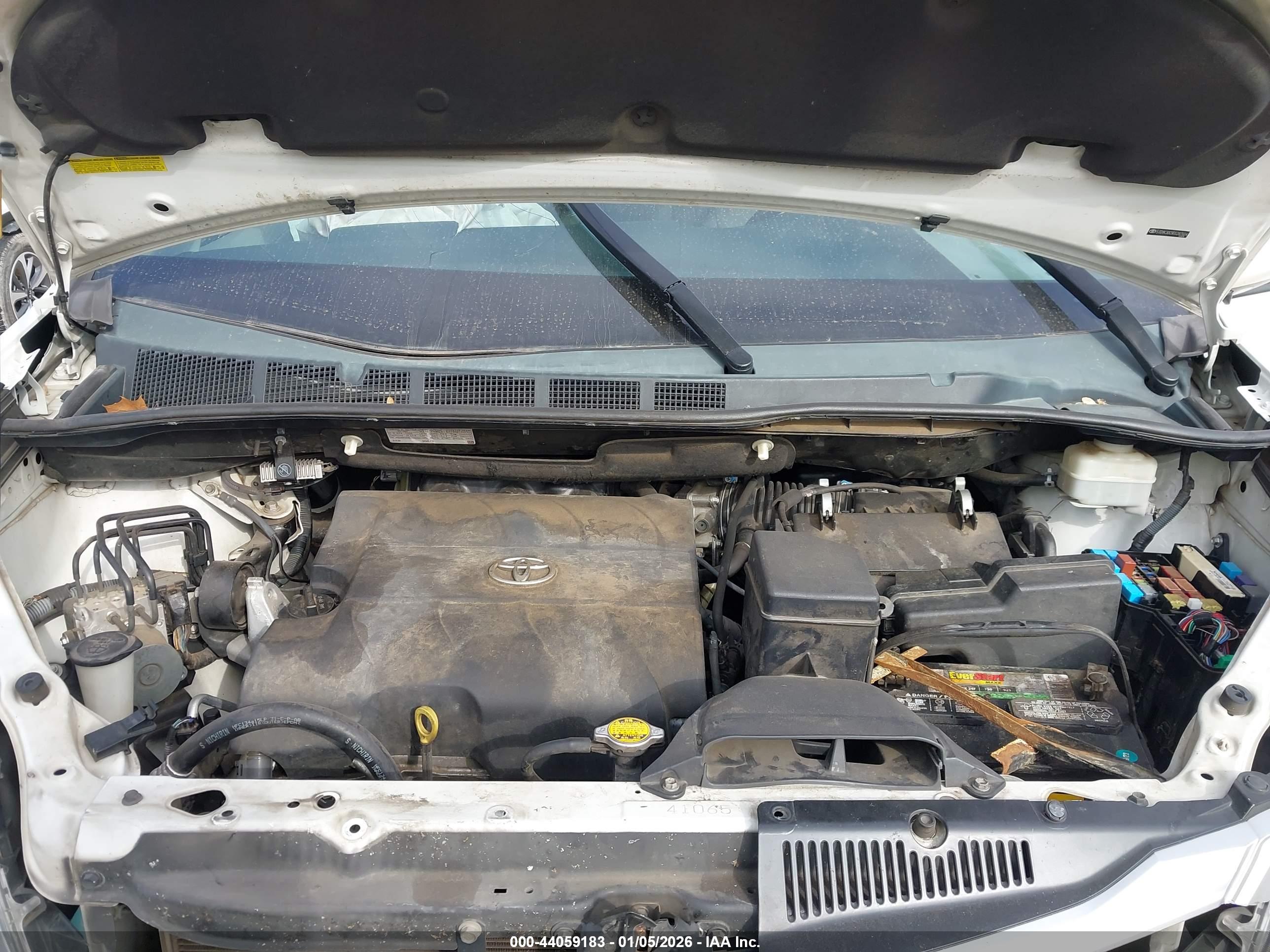TOYOTA SIENNA image 10