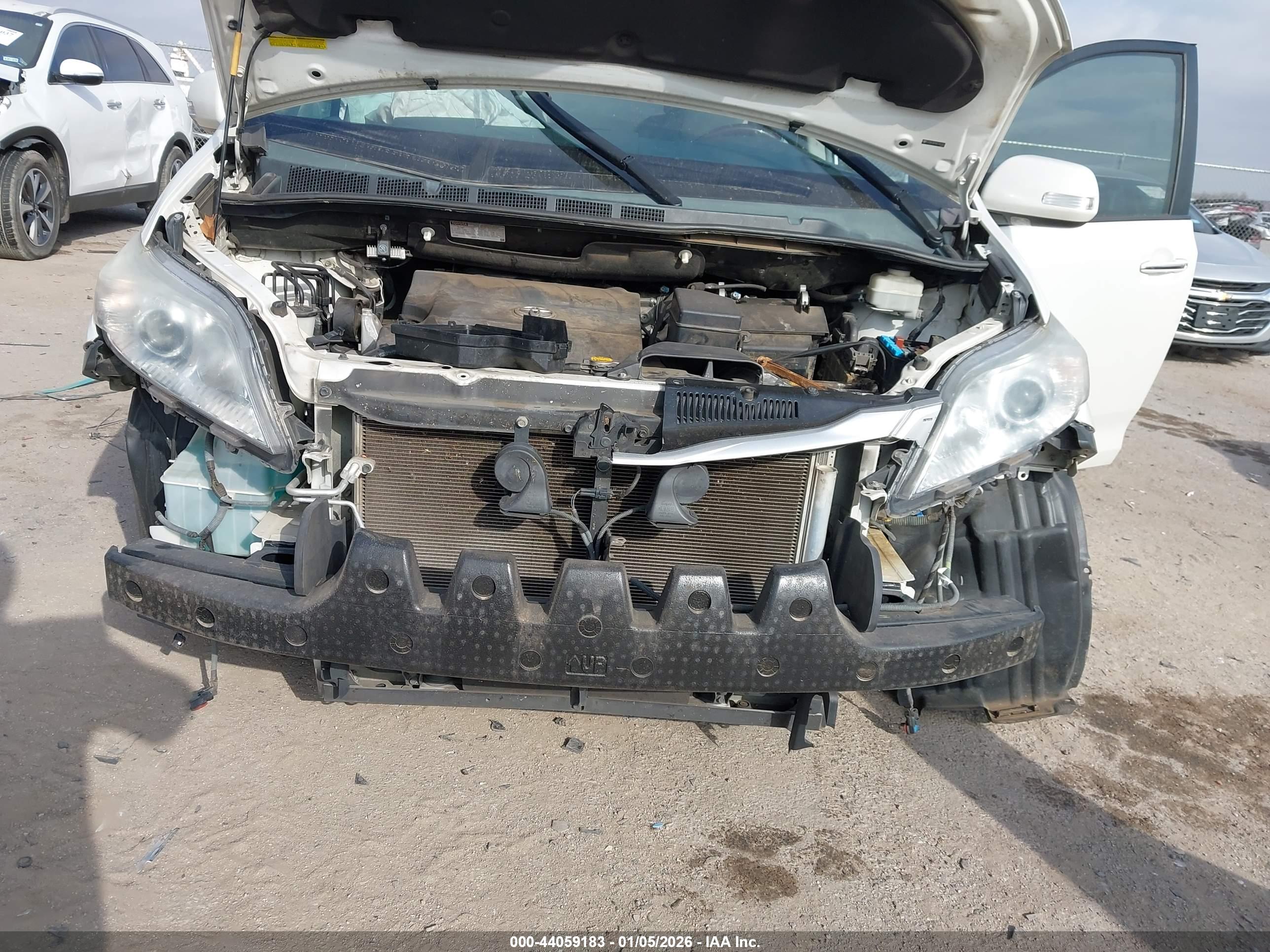 TOYOTA SIENNA image 6